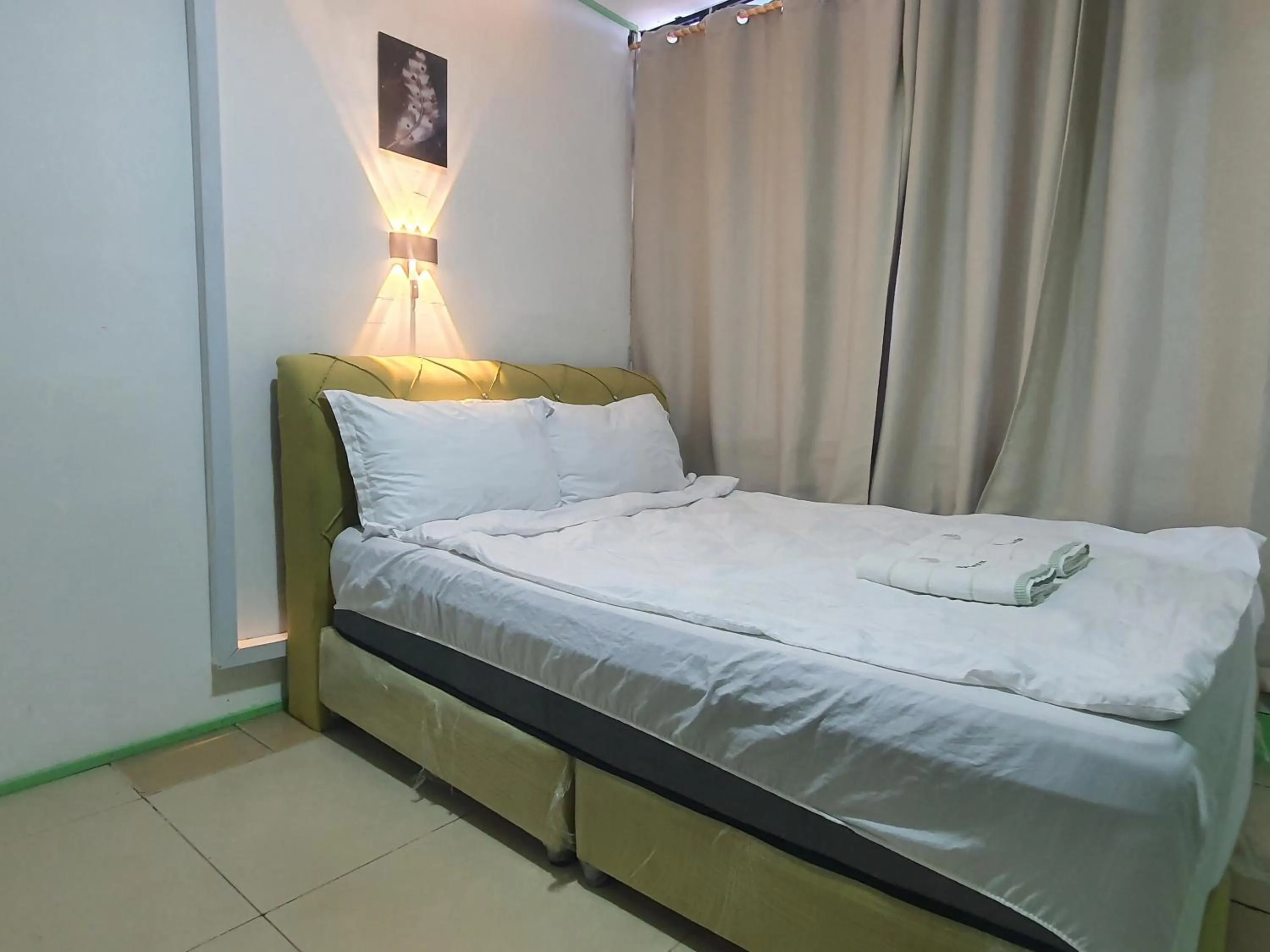 Bedroom, Bed in Hotel O Green Leaf Guest Lodge Kk