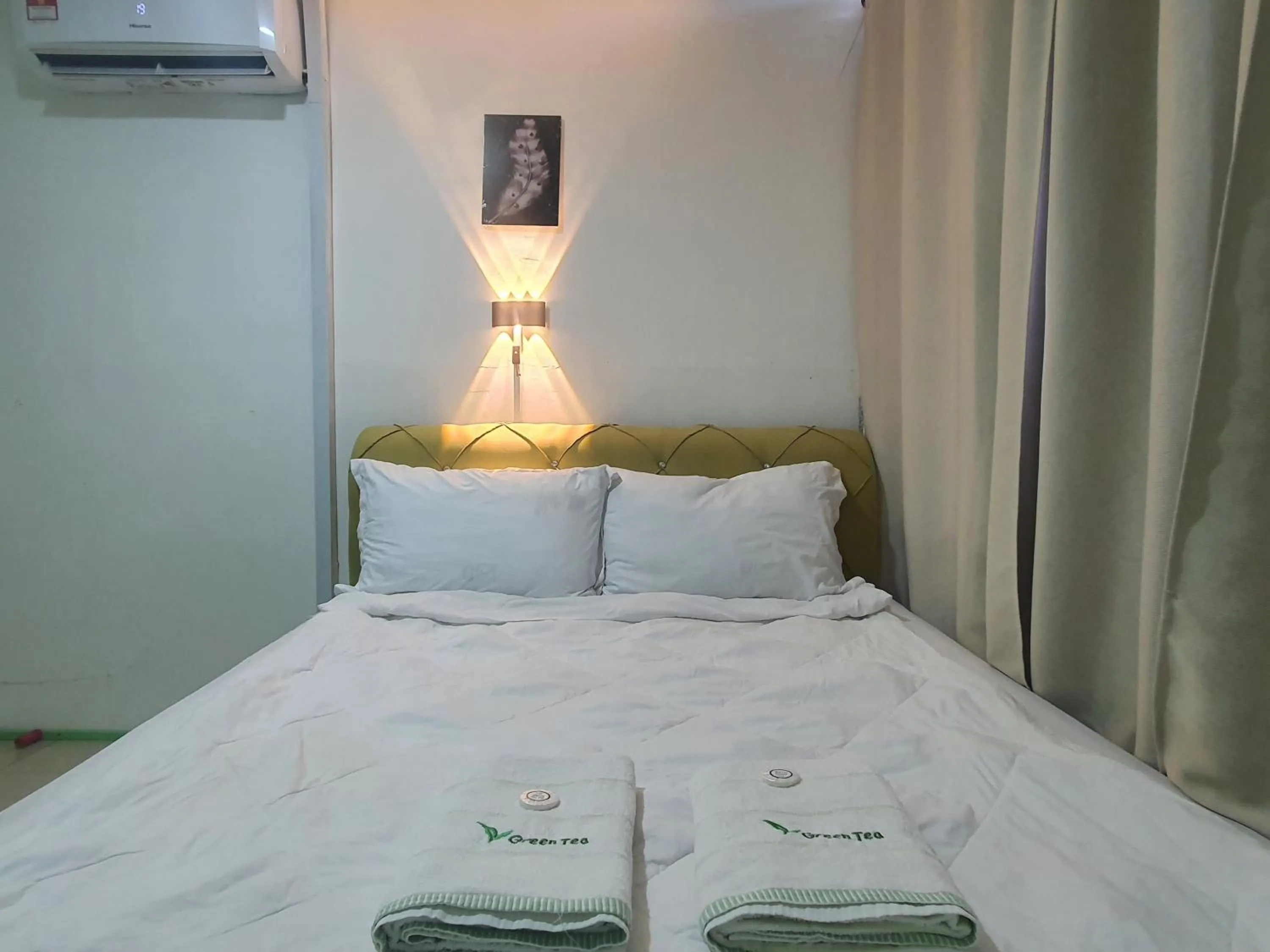 Bedroom, Bed in Hotel O Green Leaf Guest Lodge Kk