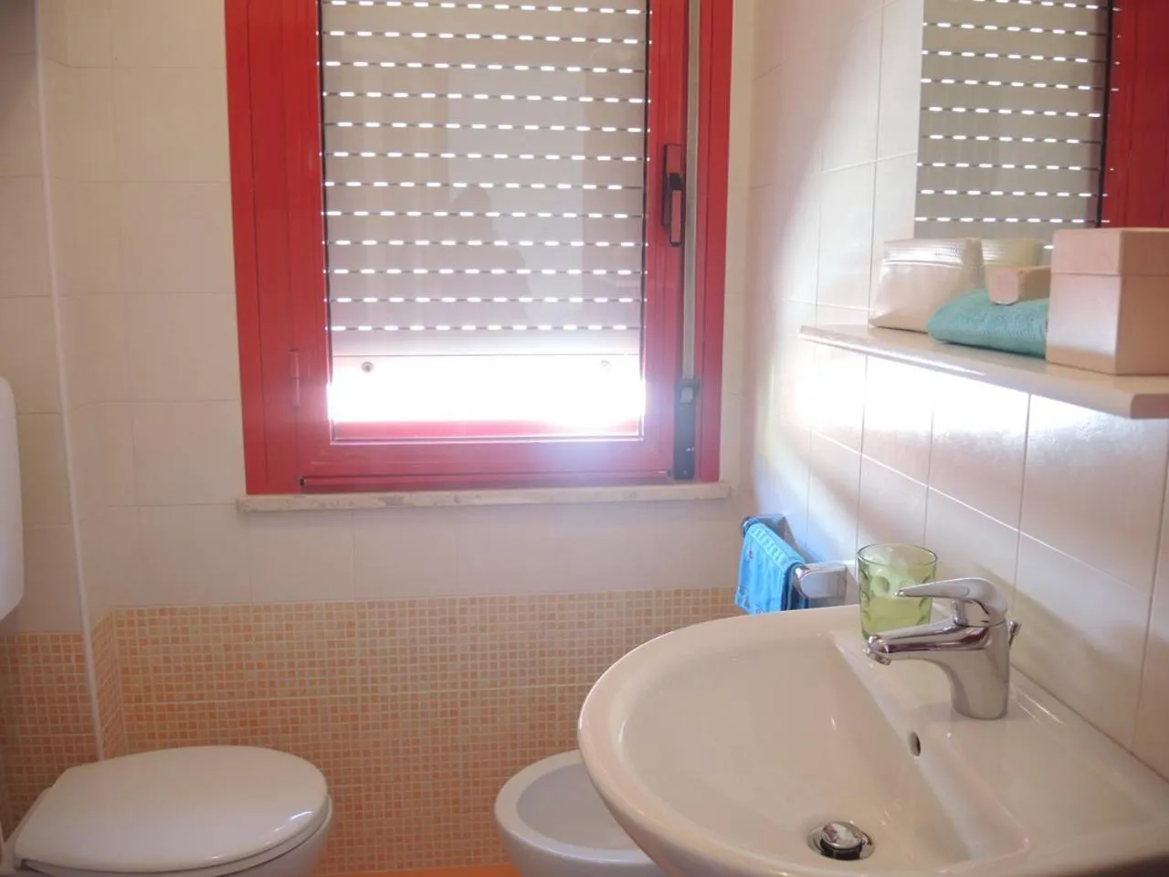 Toilet in Renewed two-roomed flat with swimming pool
