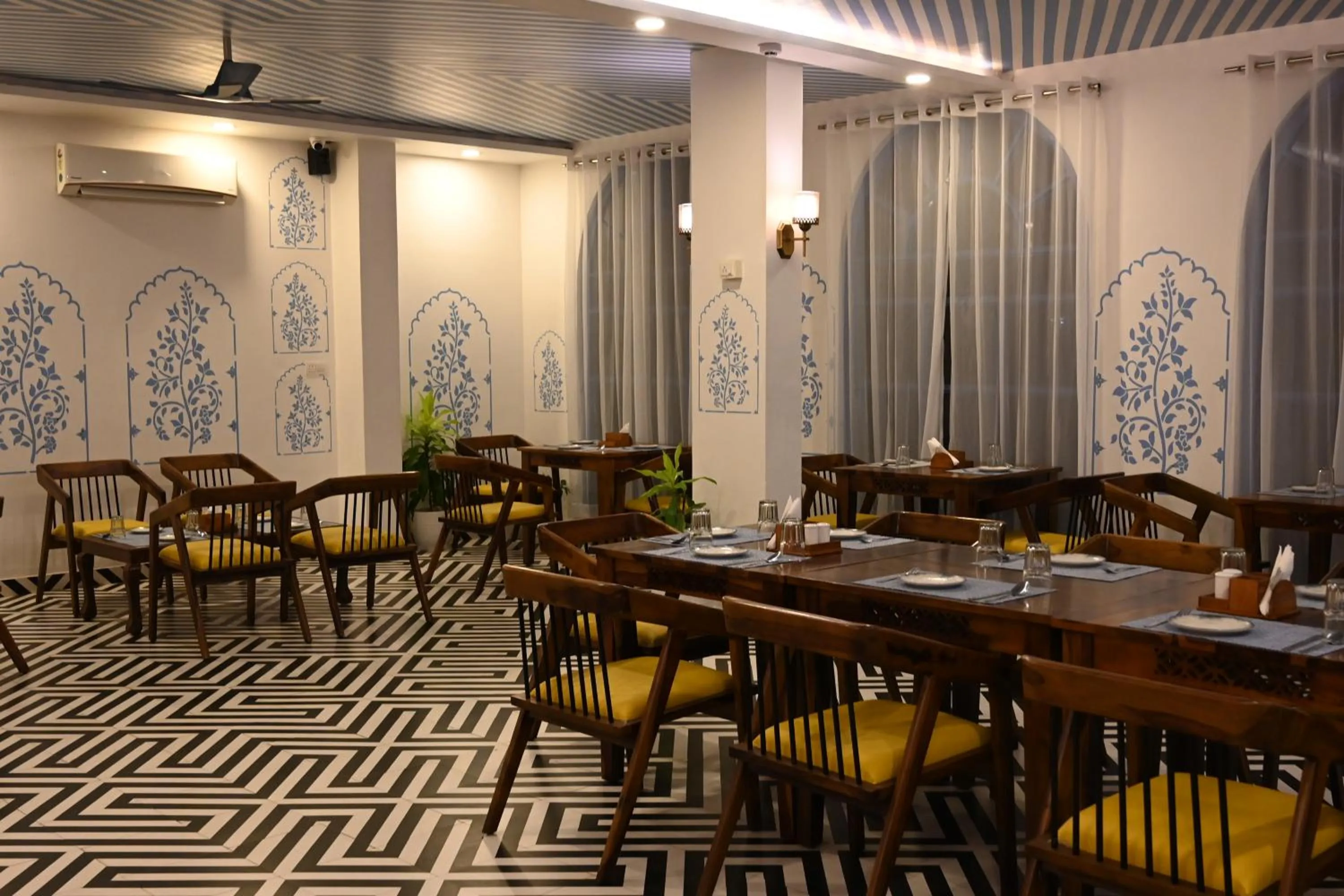 Restaurant/places to eat in Pansal Kothi - A Boutique Hotel
