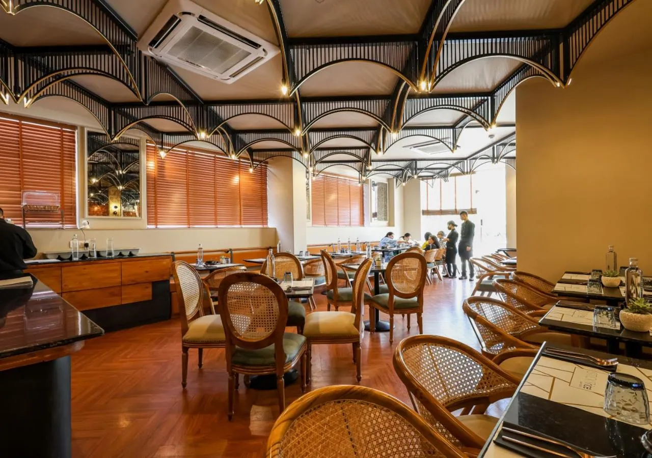 Restaurant/places to eat in Bloom Hotel - Golf Course Road, Sector 43