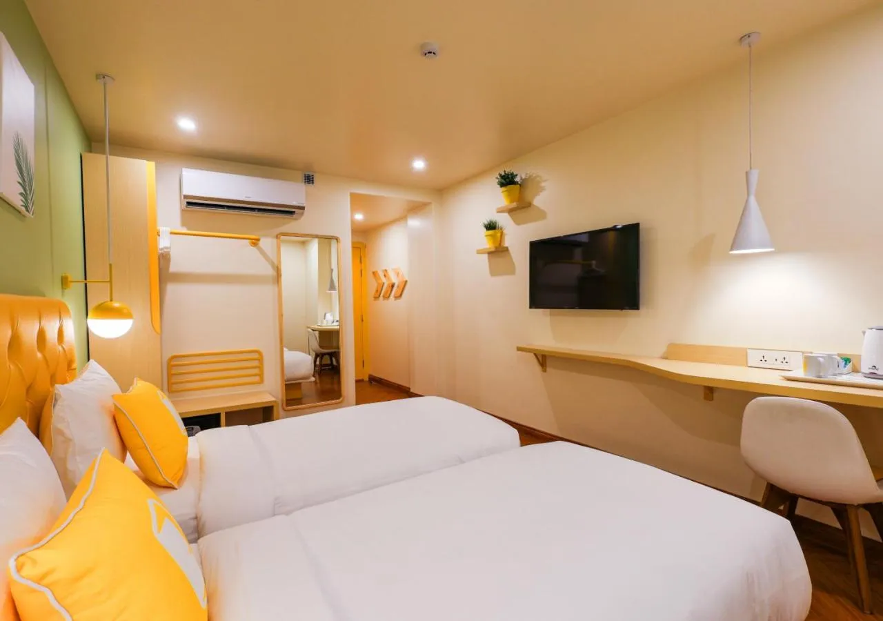 Bed in Bloom Hotel - Golf Course Road, Sector 43