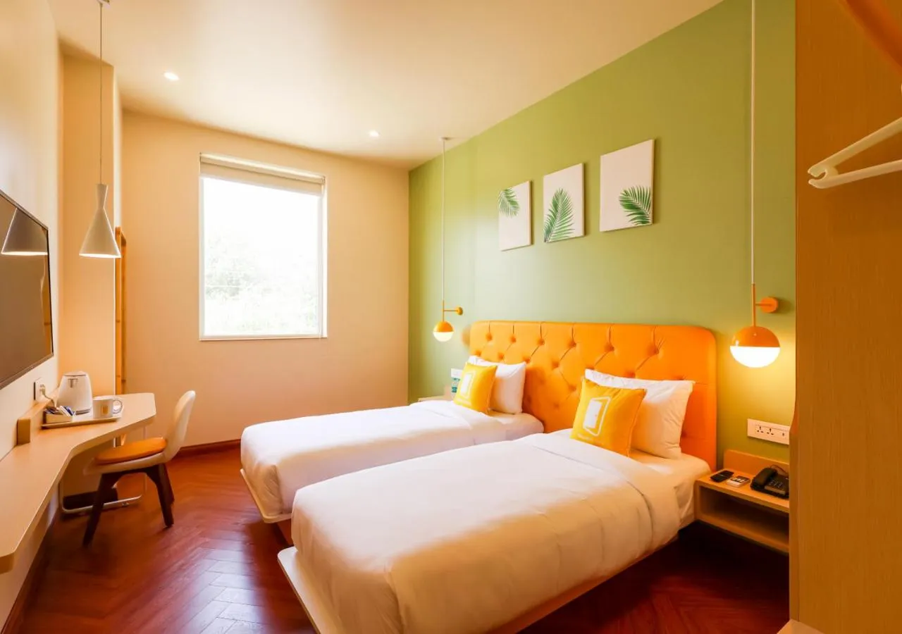 Bedroom, Bed in Bloom Hotel - Golf Course Road, Sector 43