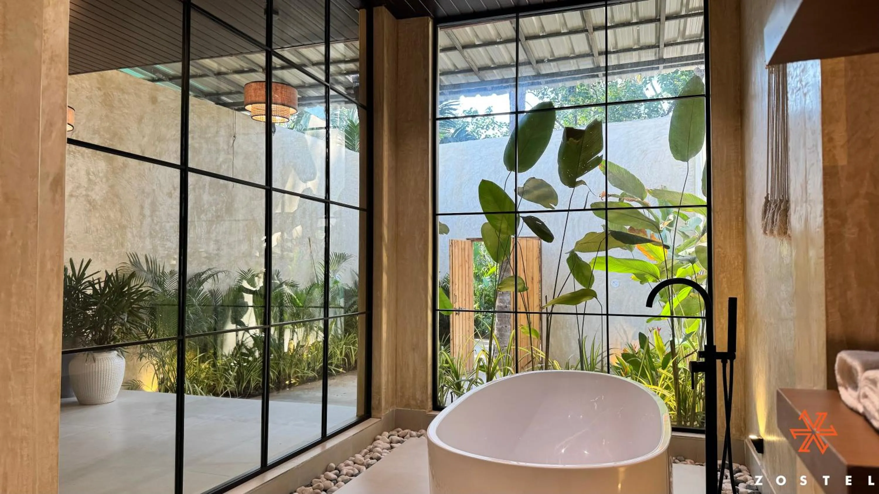 Shower in Zostel Goa, Morjim