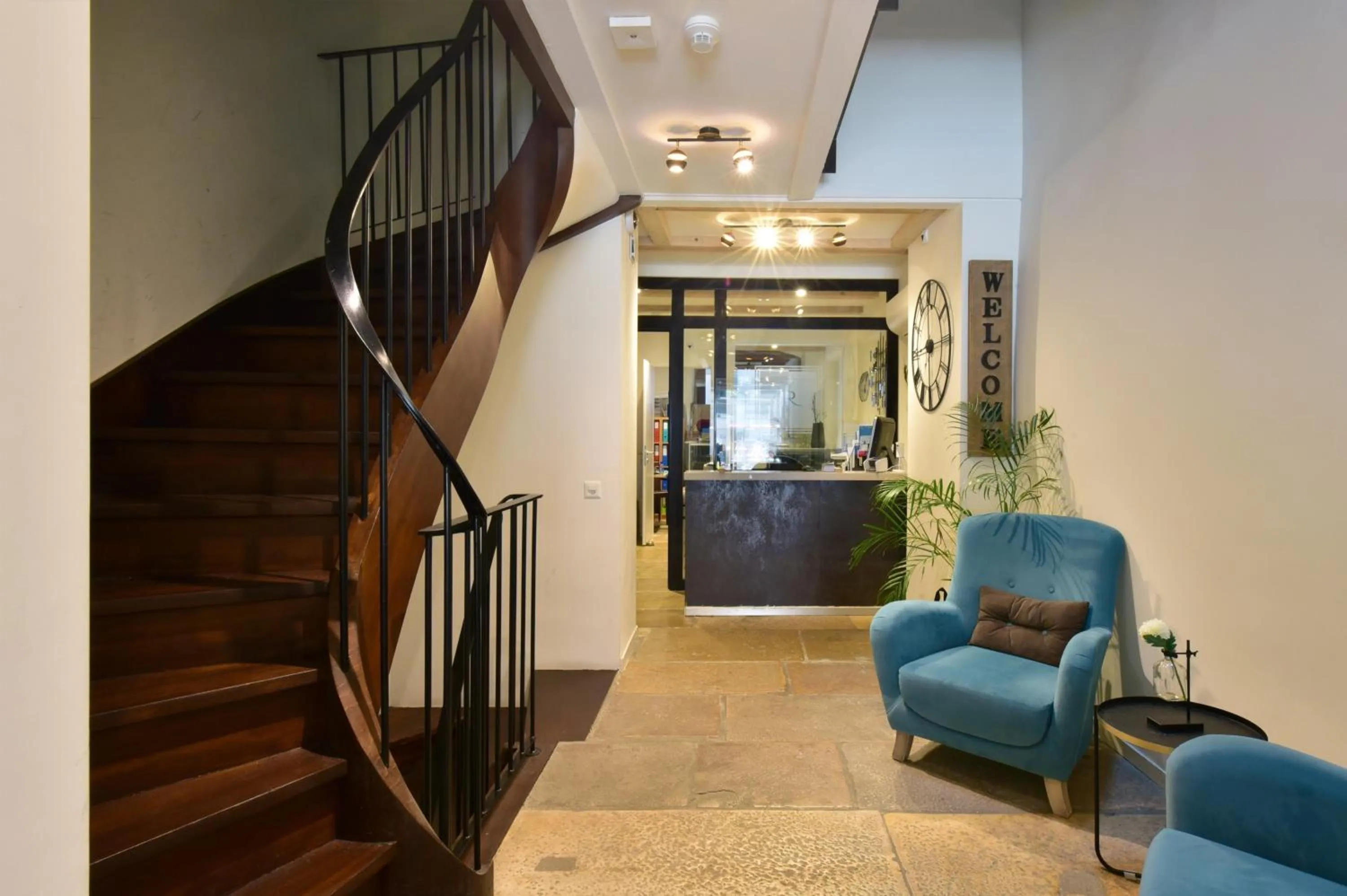 Lobby or reception in Hôtel Rousseau Plus