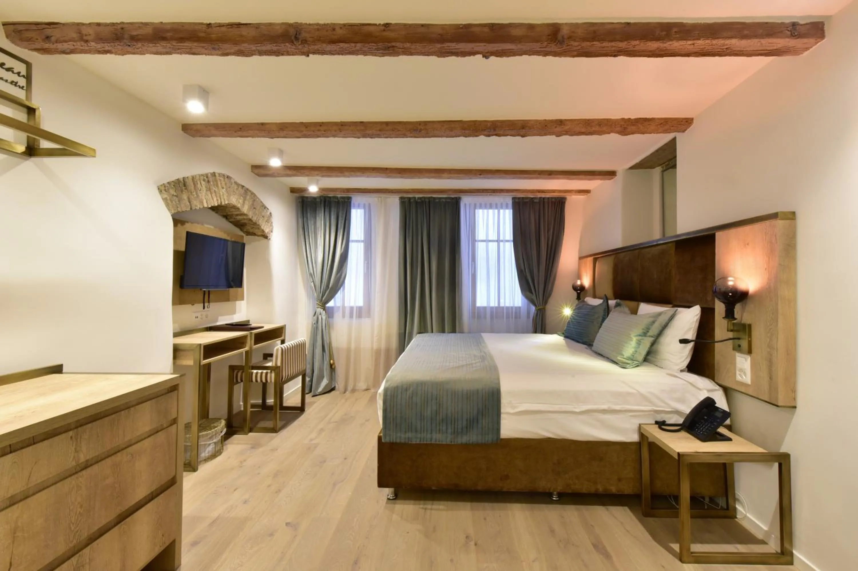 Bed in Hôtel Rousseau Plus