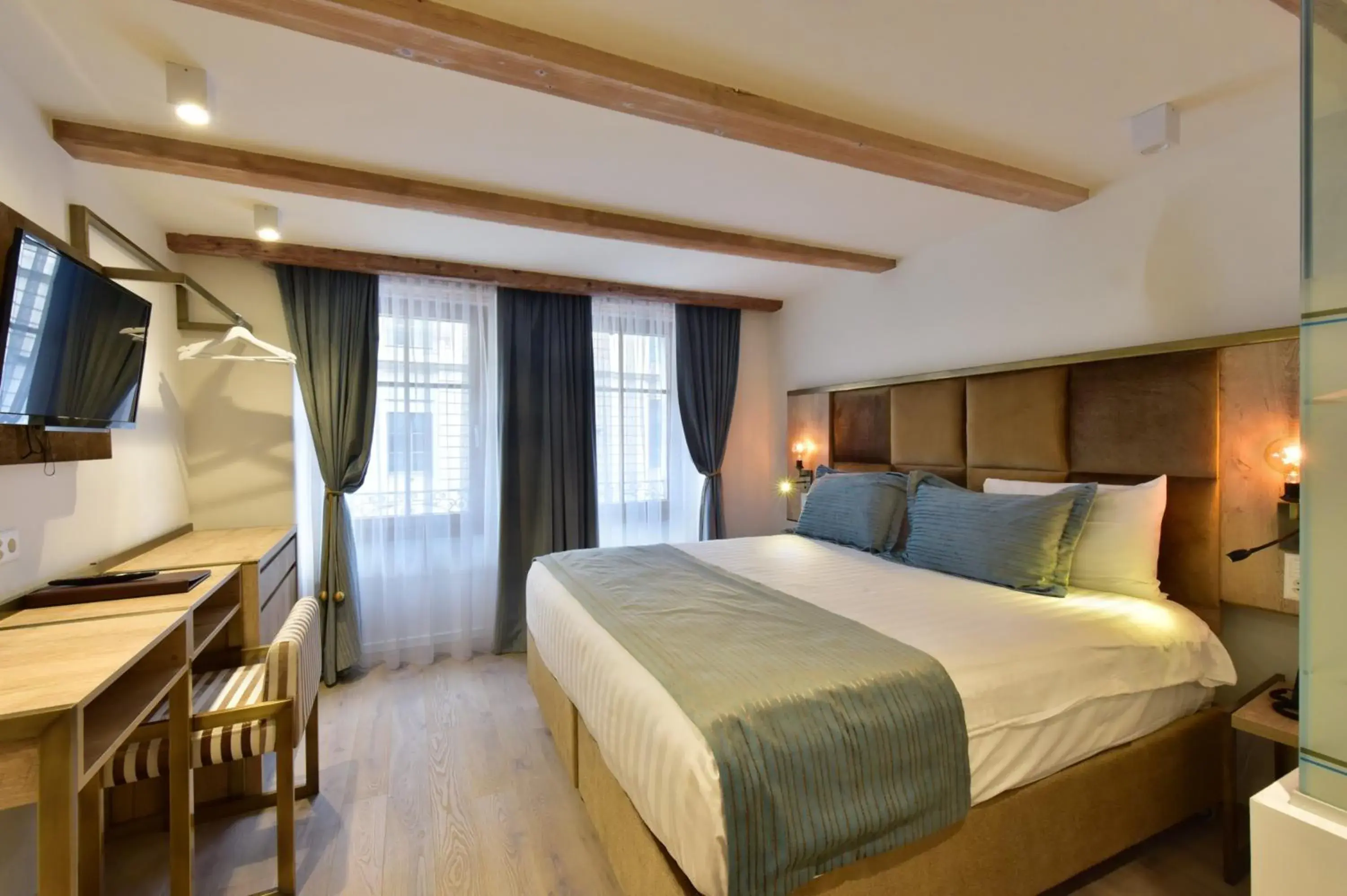 Deluxe Double Room in Hôtel Rousseau Plus Deluxe Double Room in Hôtel Rousseau Plus