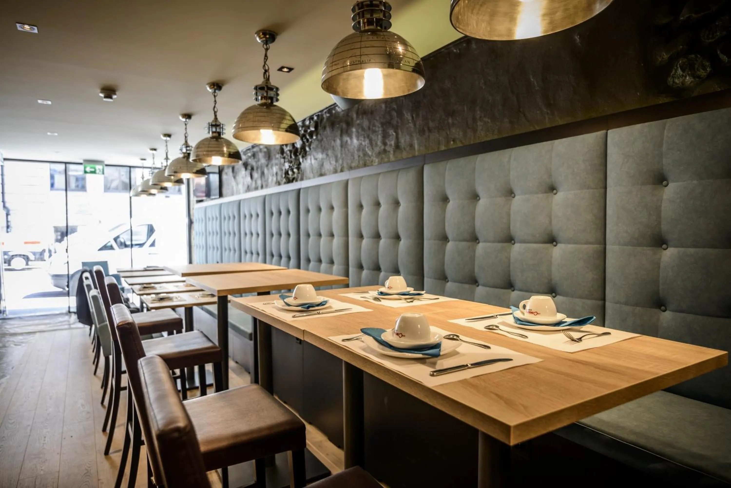 Restaurant/places to eat in Hôtel Rousseau Plus