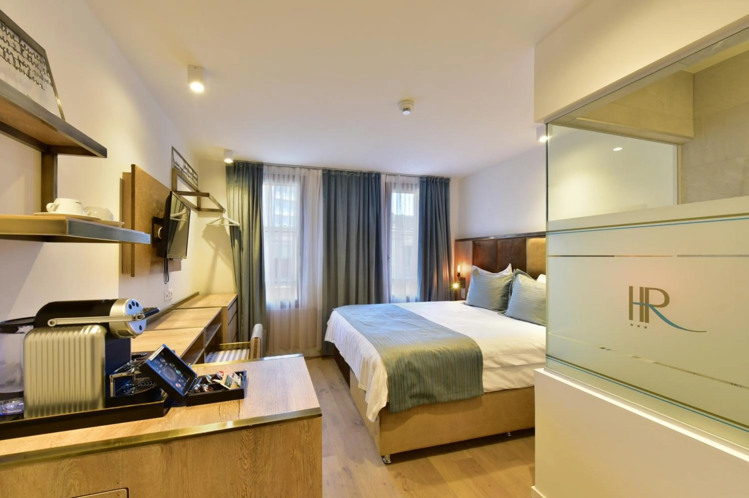 Bedroom, Bed in Hôtel Rousseau Plus