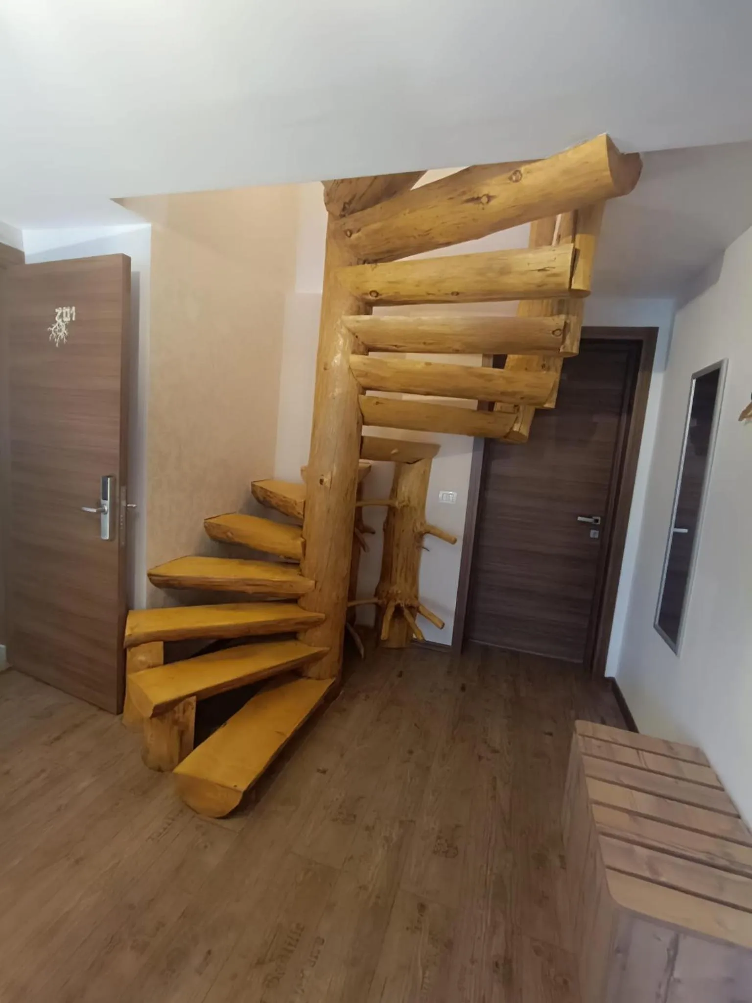 Photo of the whole room in Conacul Radacinilor