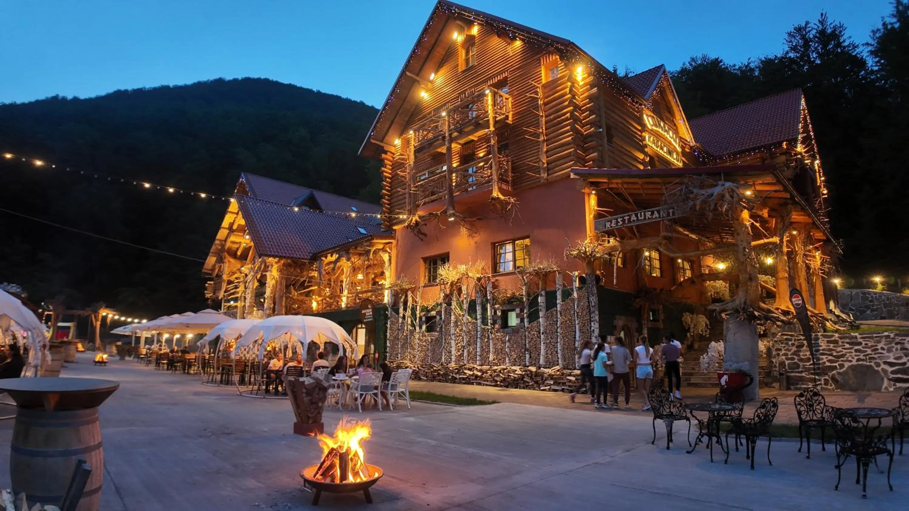 Property building in Conacul Radacinilor