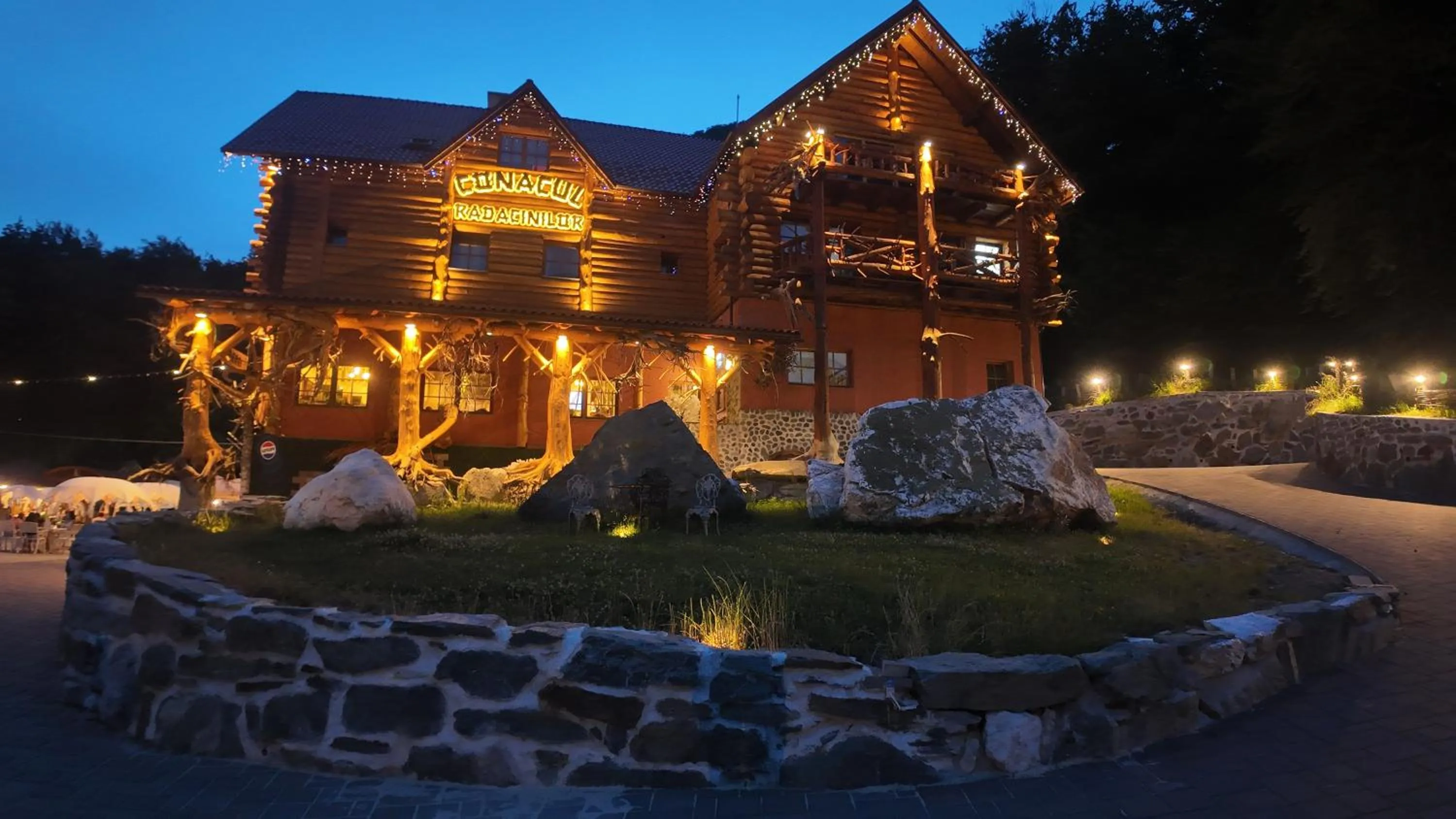 Property building in Conacul Radacinilor