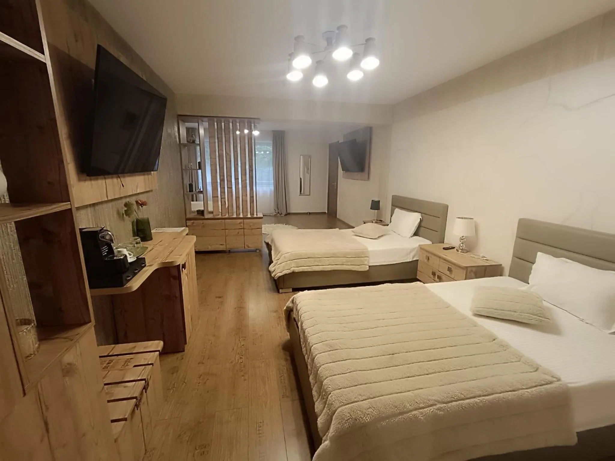 Communal lounge/ TV room, Bed in Conacul Radacinilor