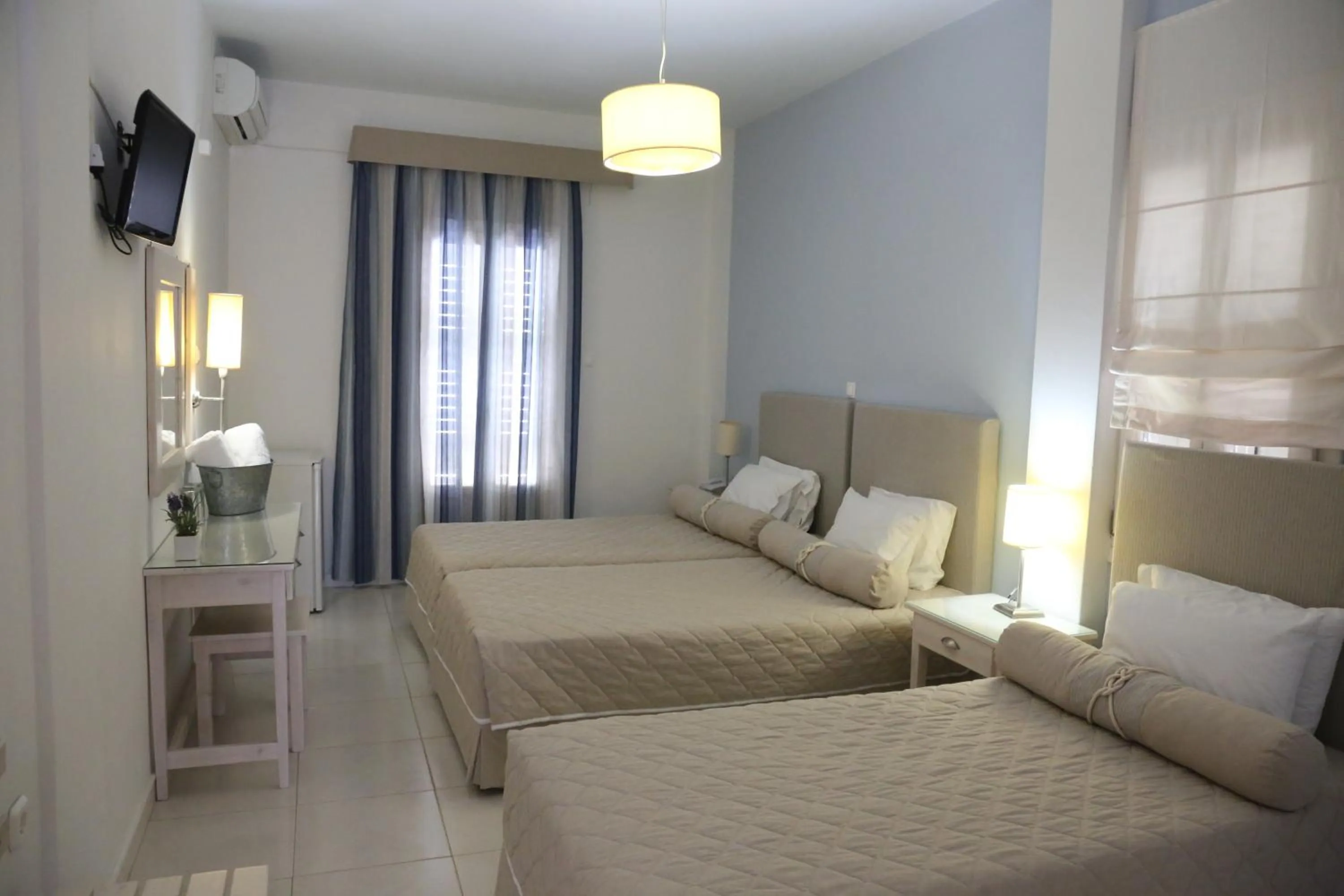 Photo of the whole room, Bed in Hotel Benois