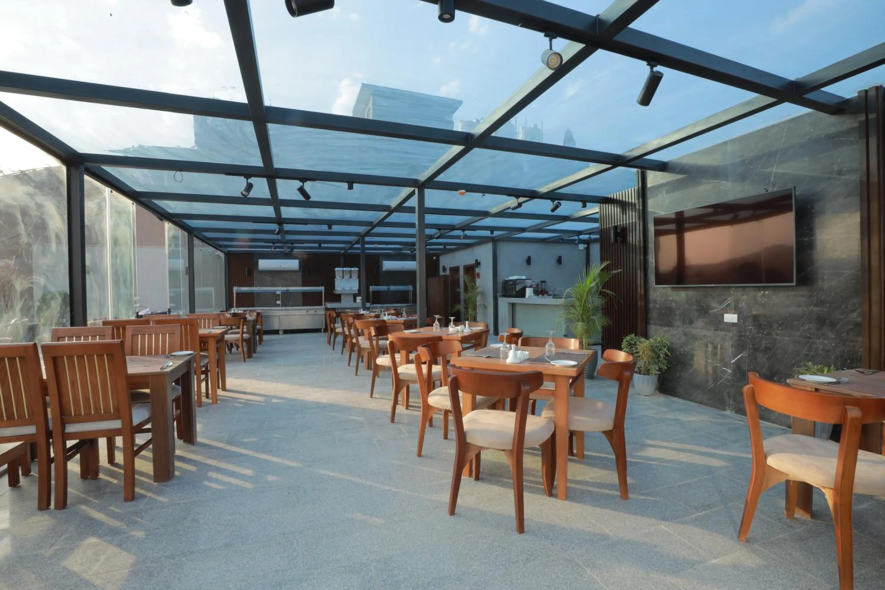 Restaurant/places to eat in Pyramid Front Hotel