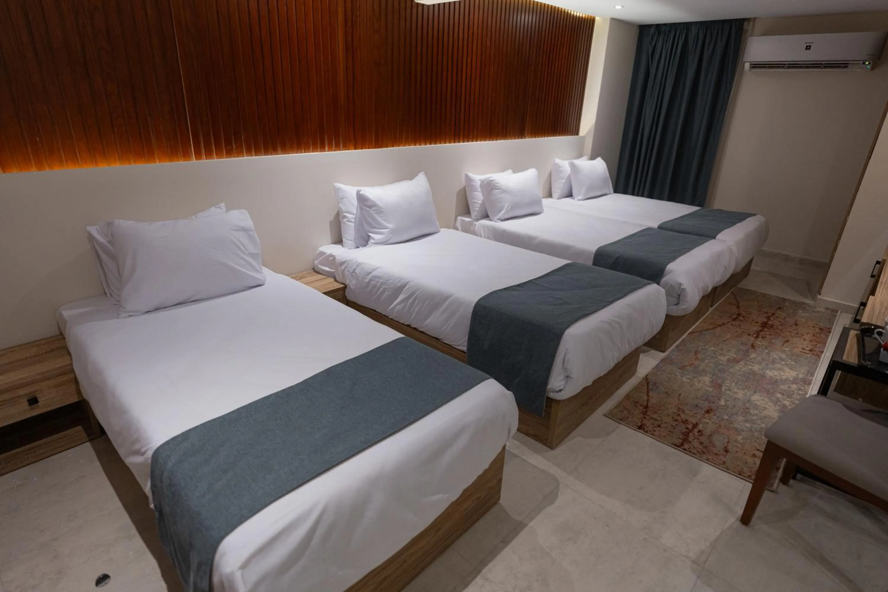 Photo of the whole room, Bed in Pyramid Front Hotel