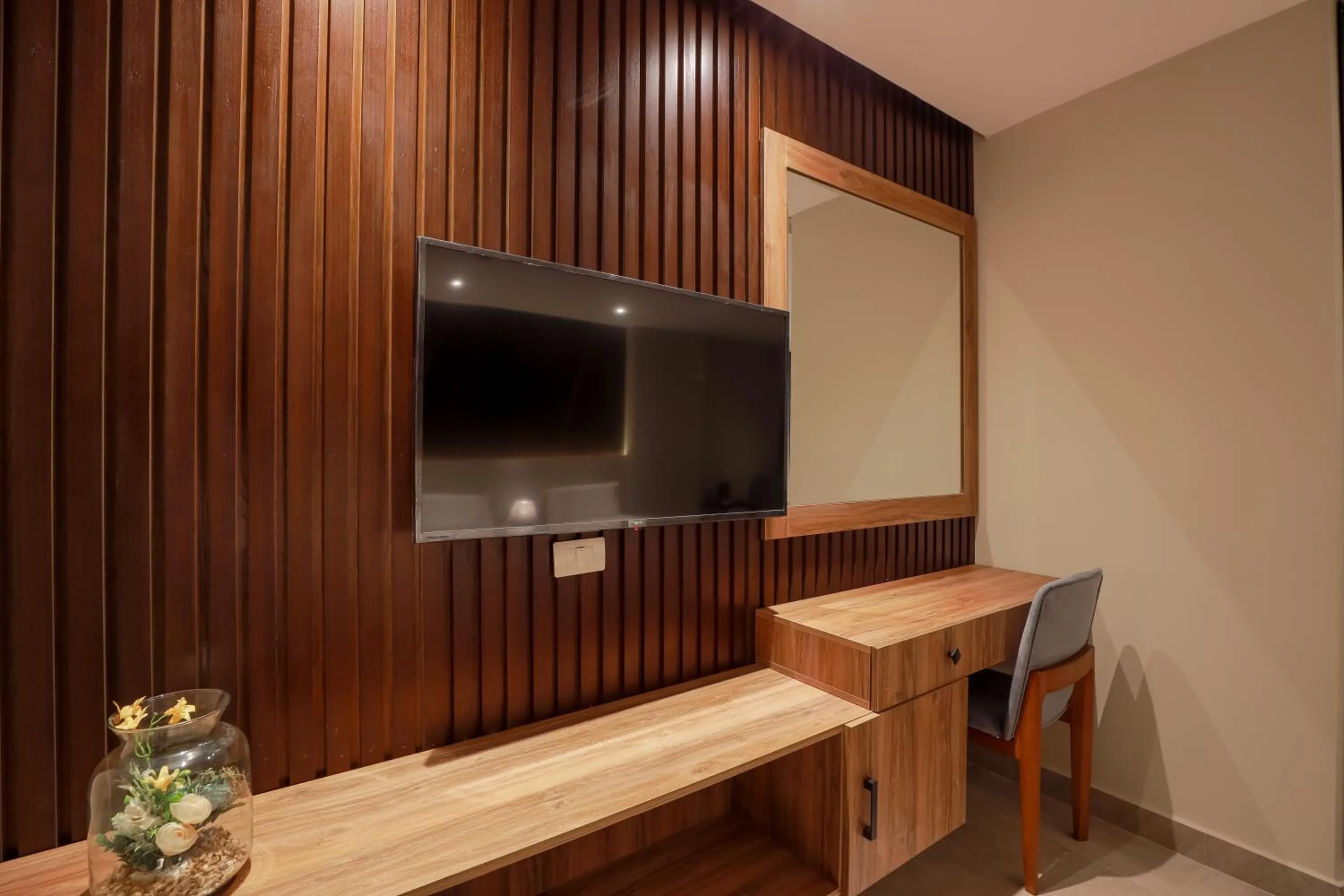 TV and multimedia in Pyramid Front Hotel