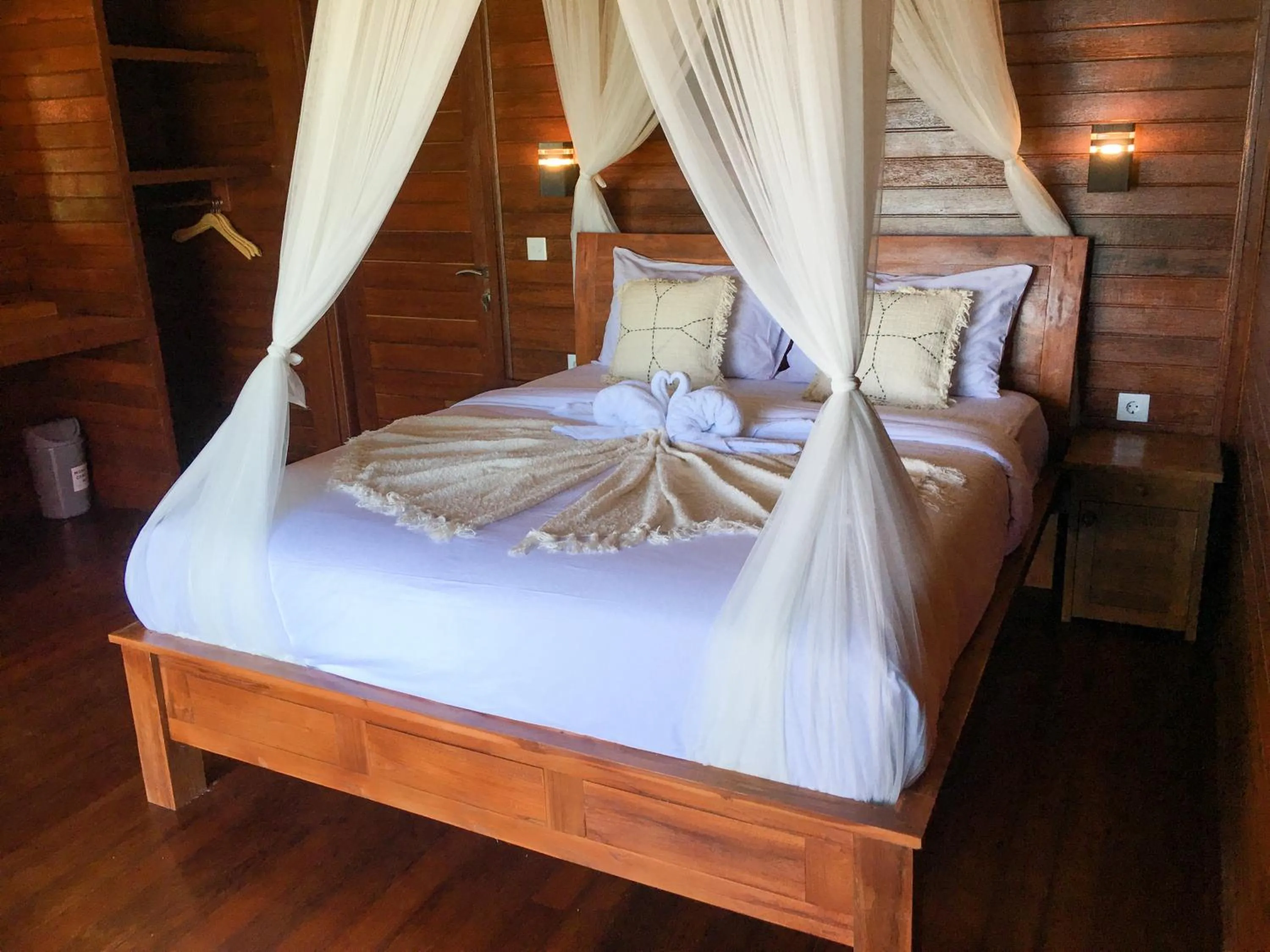 Bed in Sunset Hill Lembongan