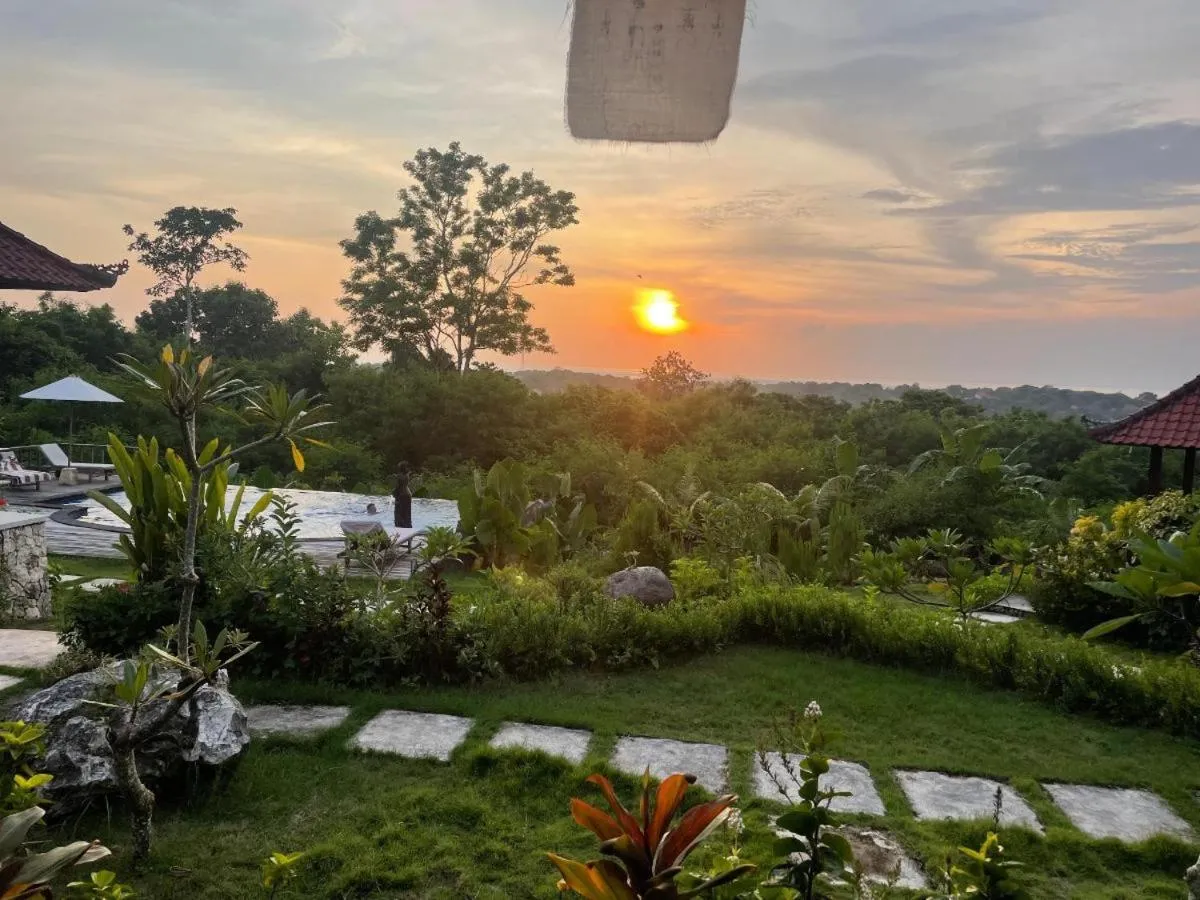 Sunset Hill Lembongan