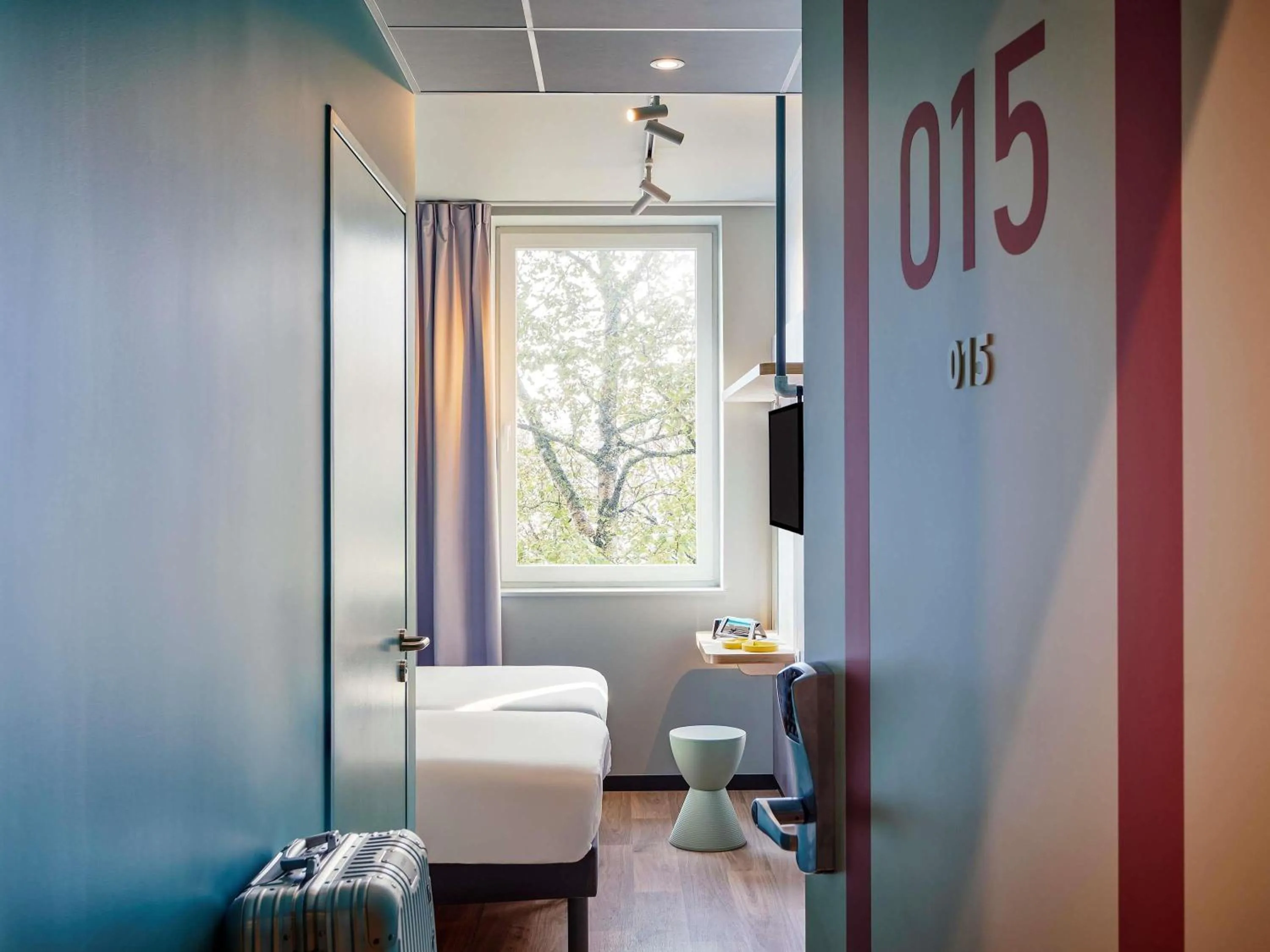 Bedroom in ibis budget Tours Sud