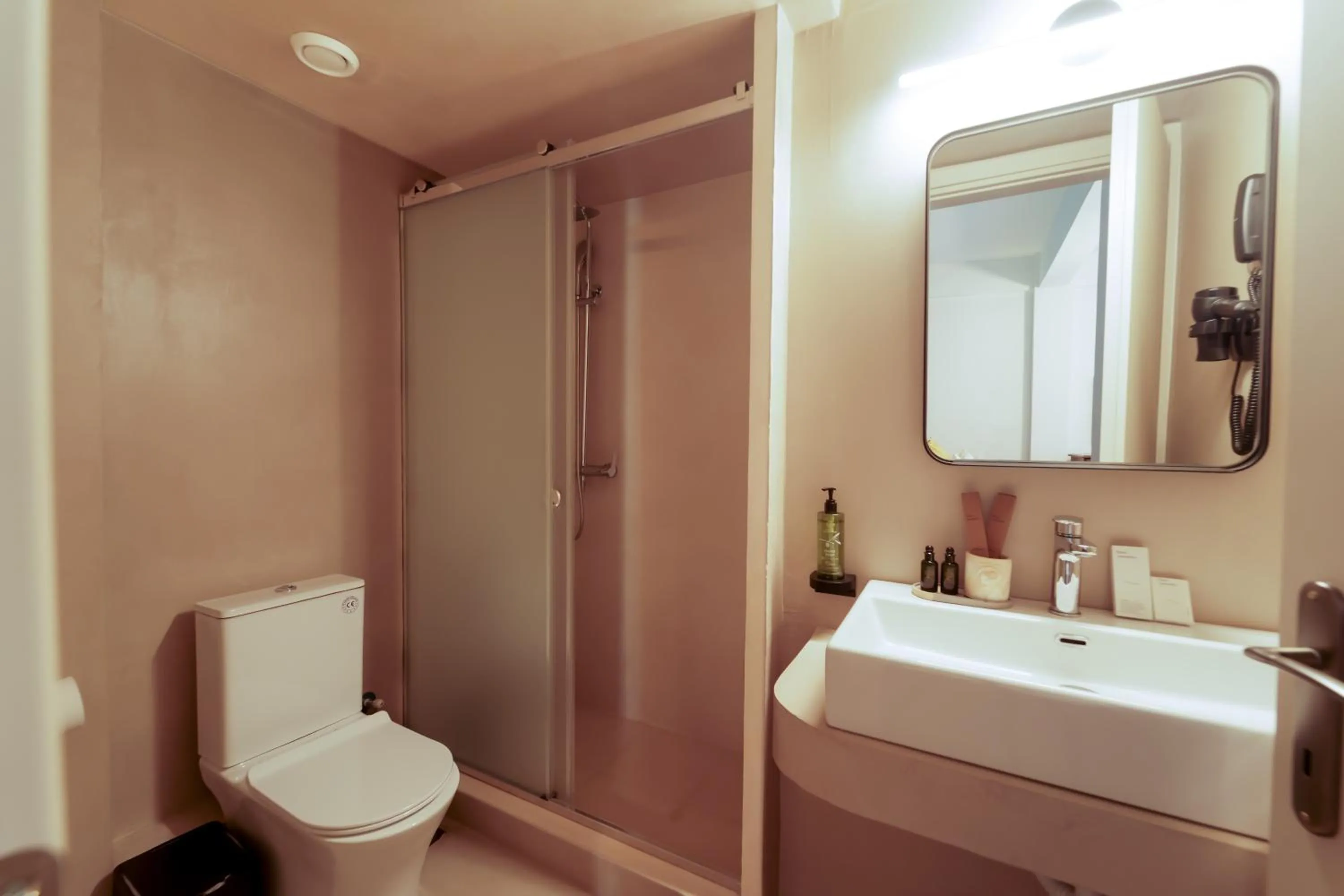 Shower in Diana Hotel