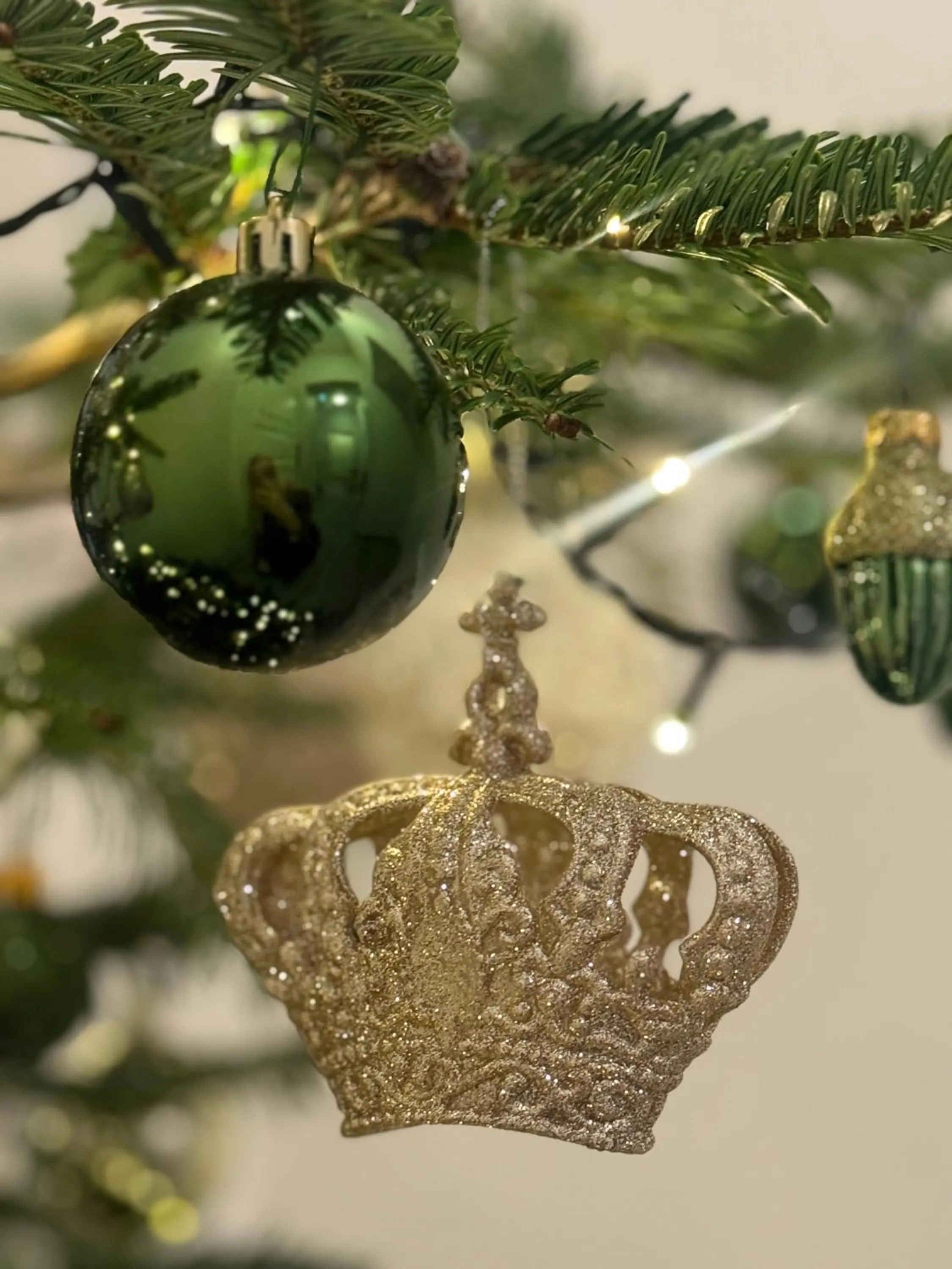 Decorative detail in GRAND CROWN