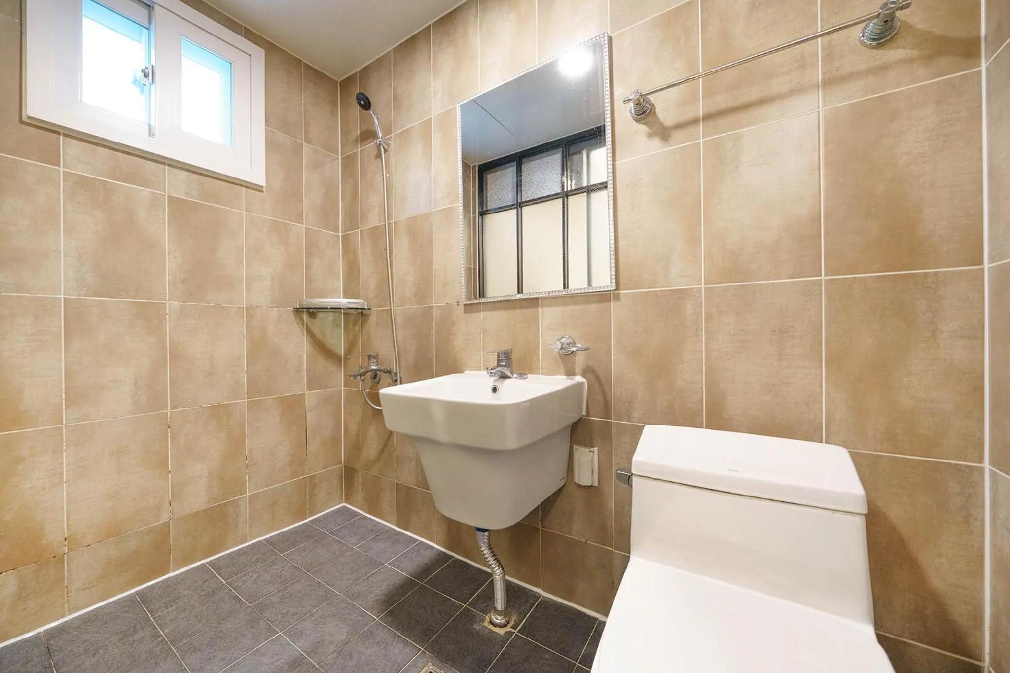 Toilet in Hotel Less Seoul