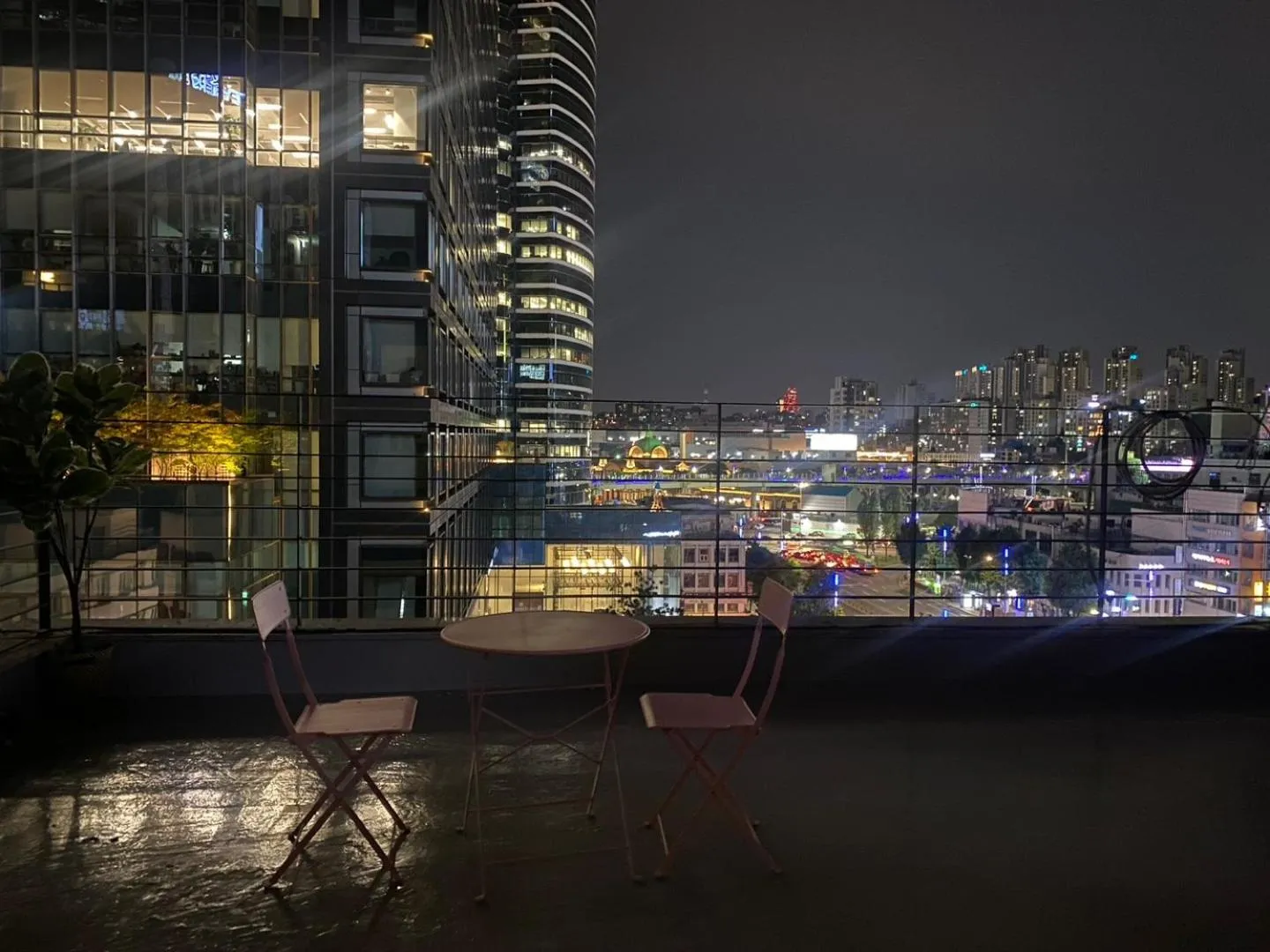 Property building in Hotel Less Seoul