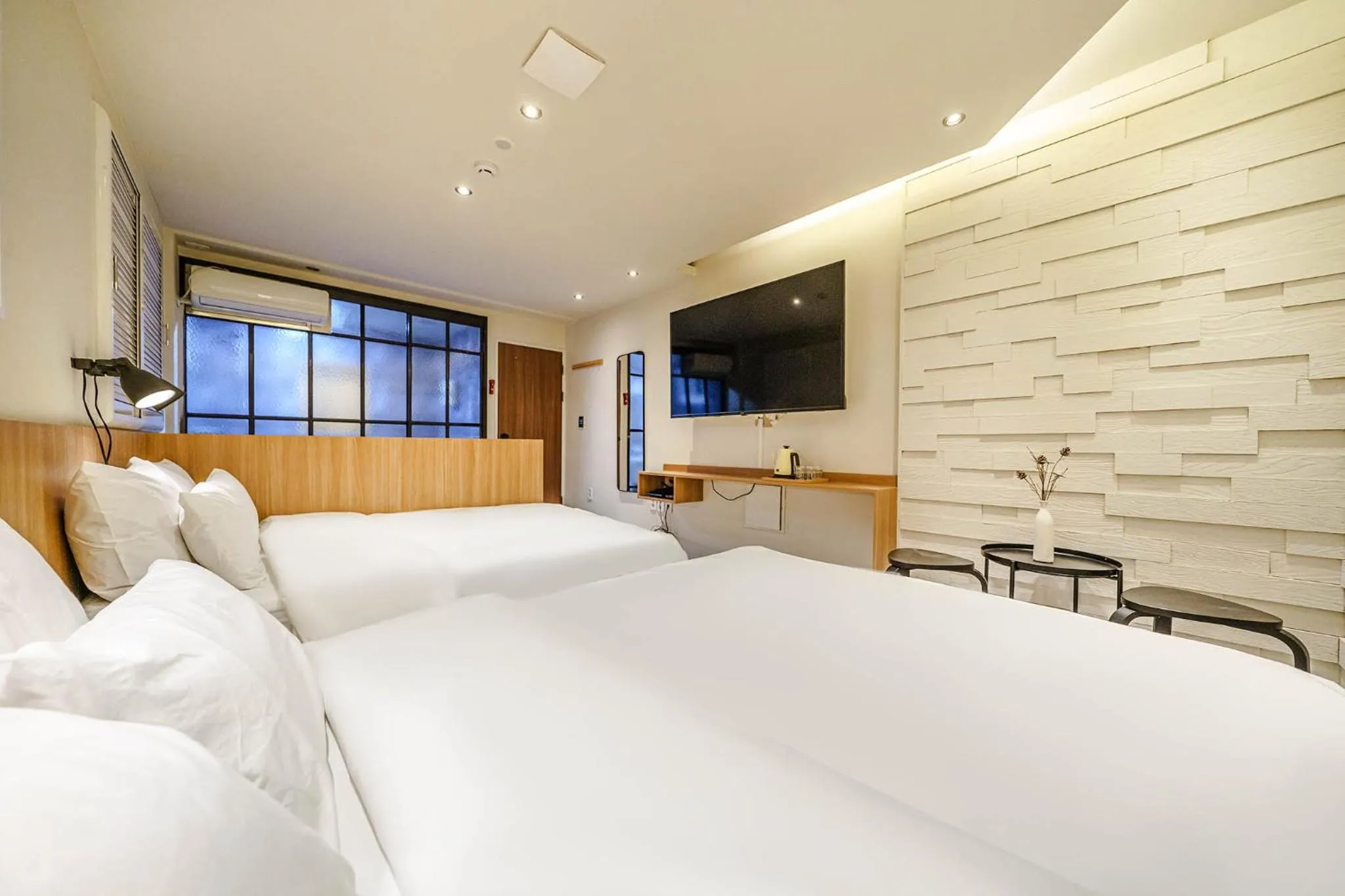 Photo of the whole room, Bed in Hotel Less Seoul
