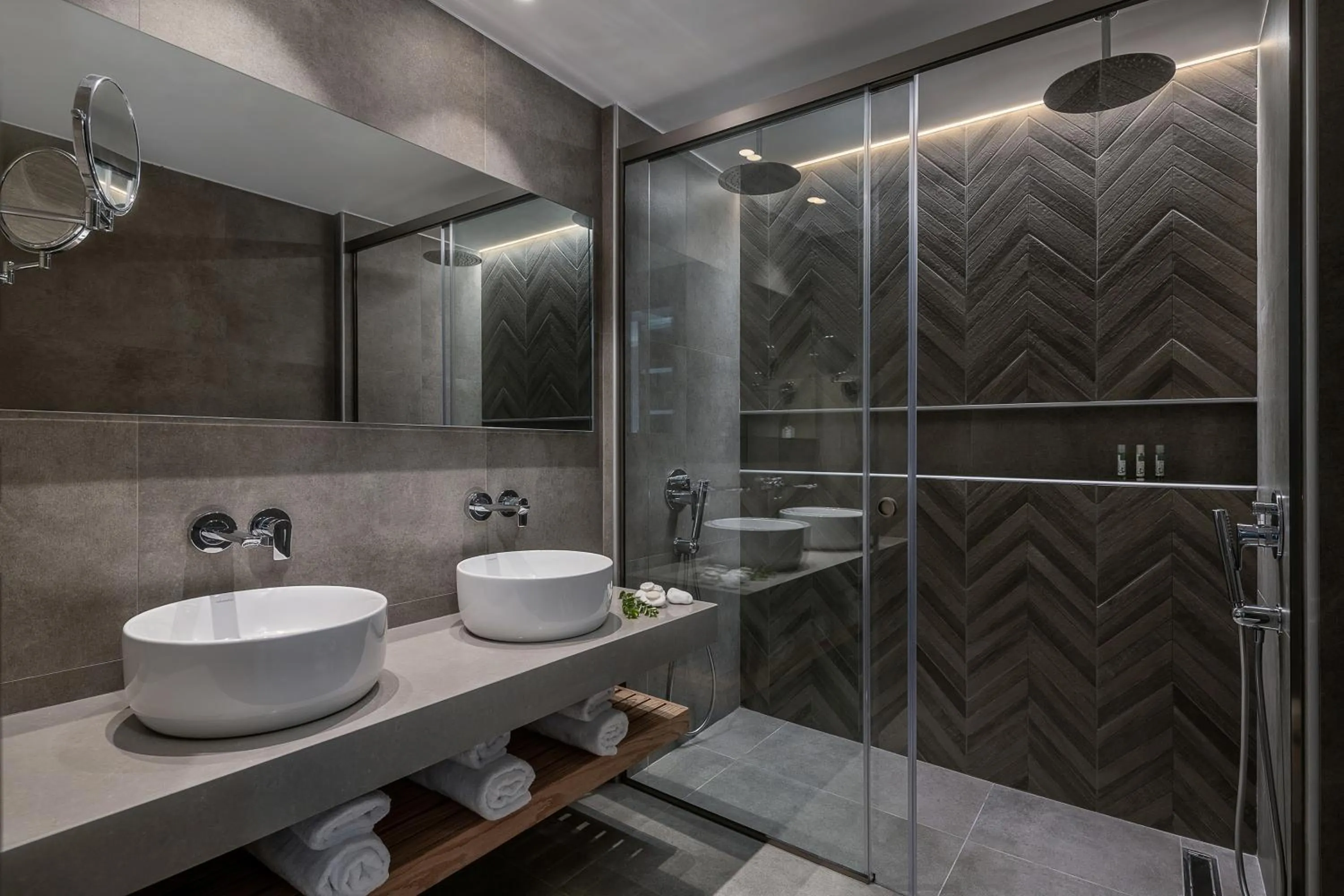 Shower in Magda Hotel Club