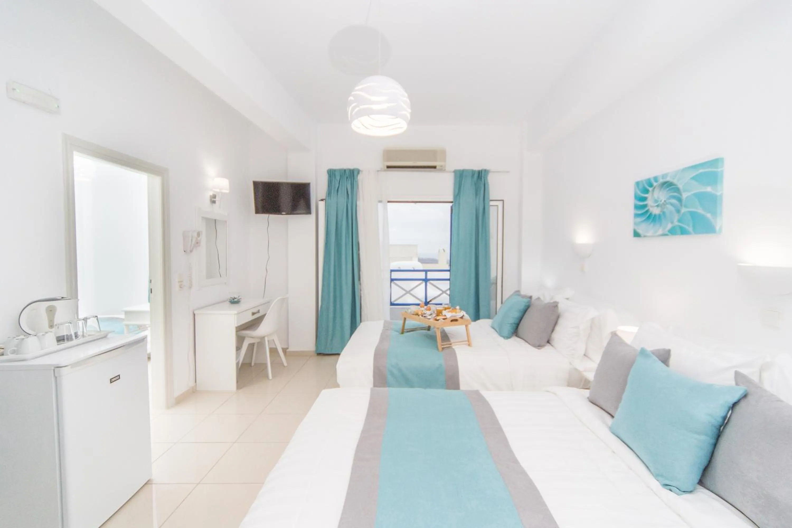 Photo of the whole room, Bed in Kafieris View