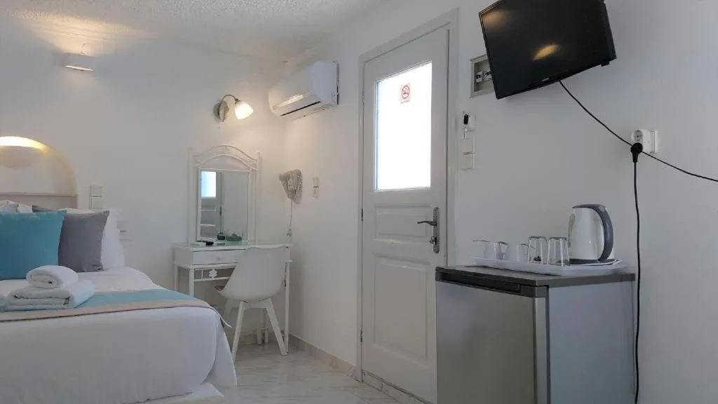 Photo of the whole room, Bed in Kafieris View