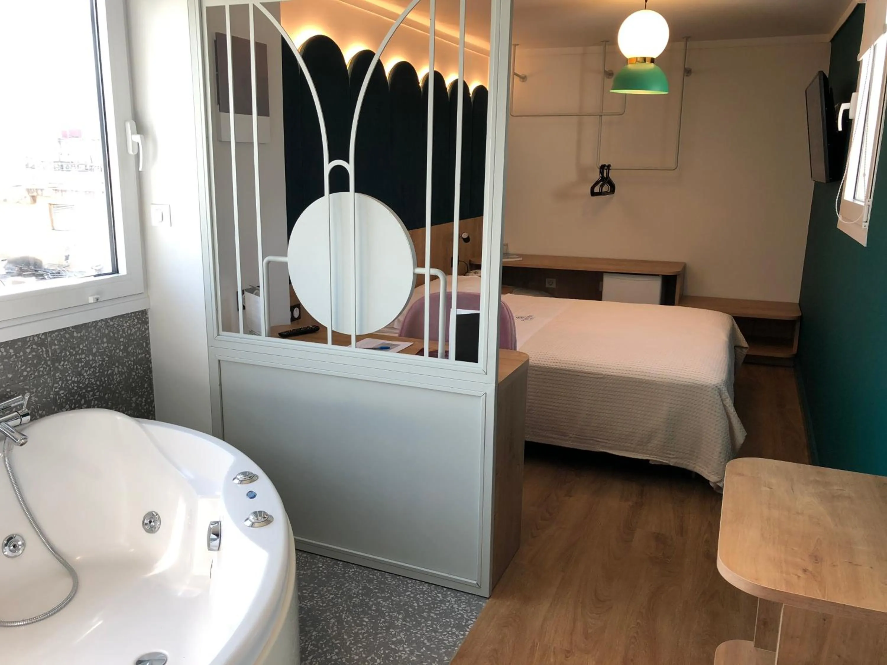 Hot Tub, Bed in Mandrino Hotel