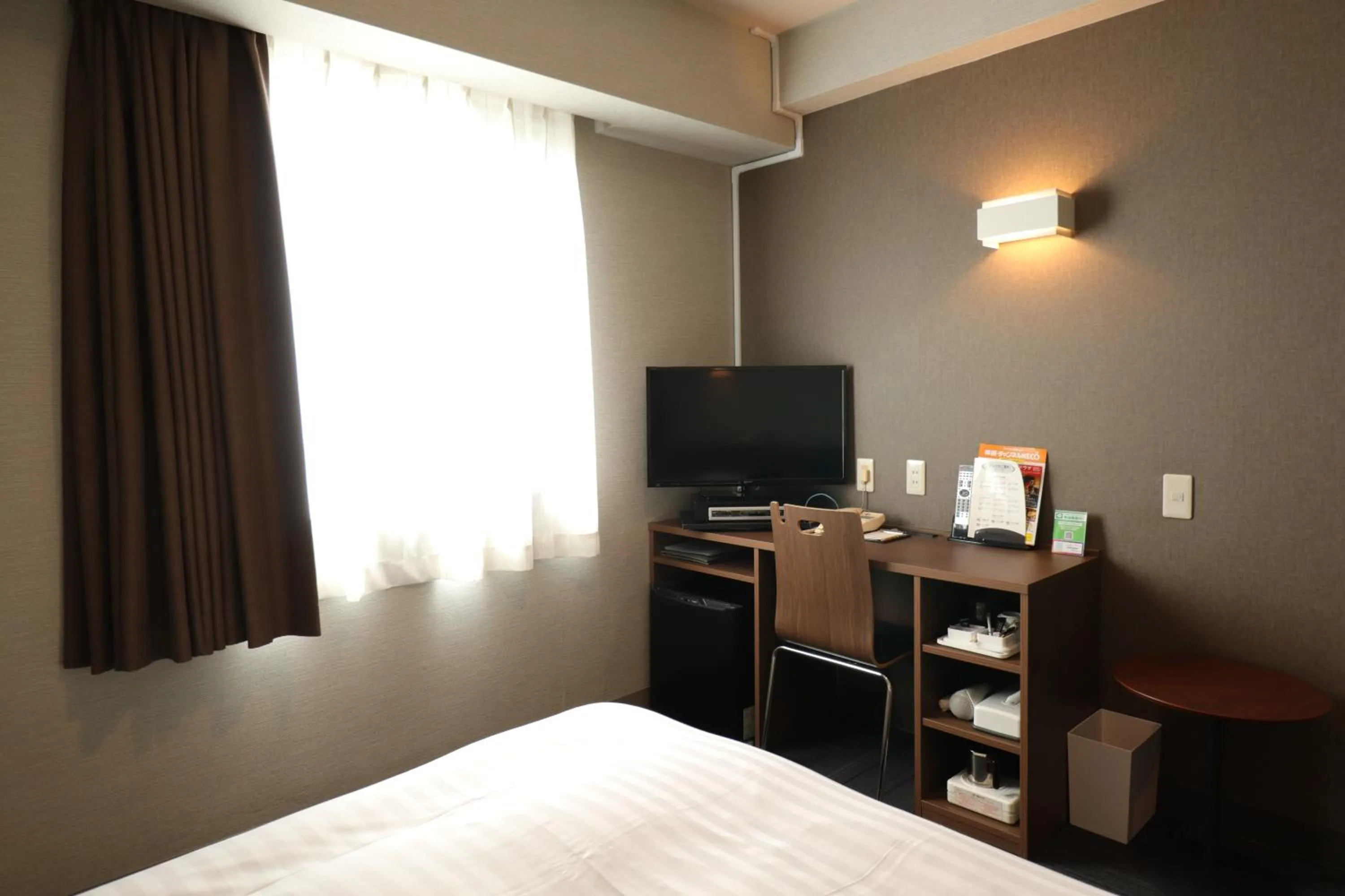 Photo of the whole room, Bed in Silk Hotel Annex