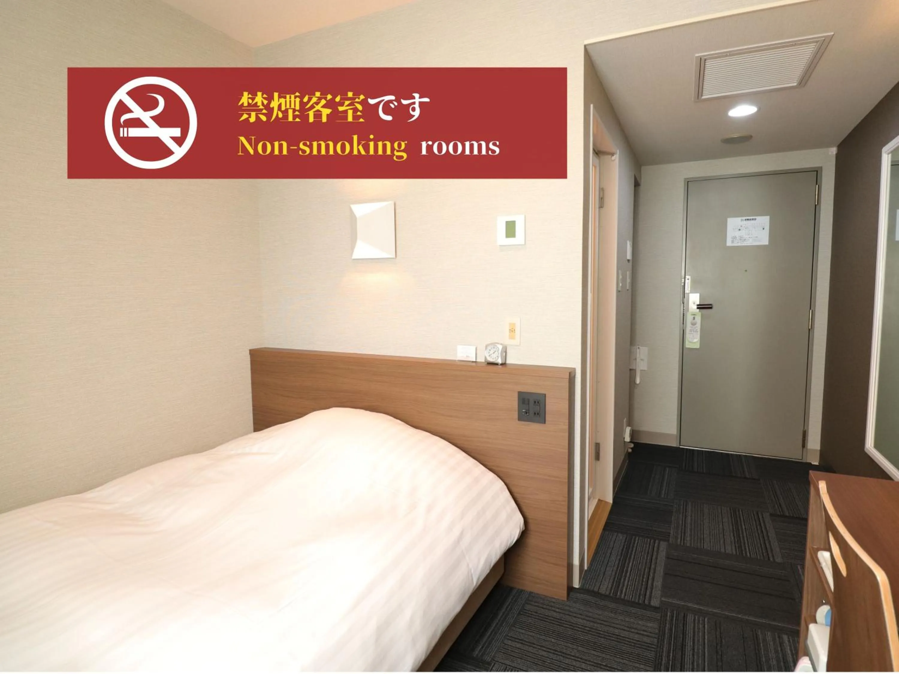 Photo of the whole room, Bed in Silk Hotel Annex