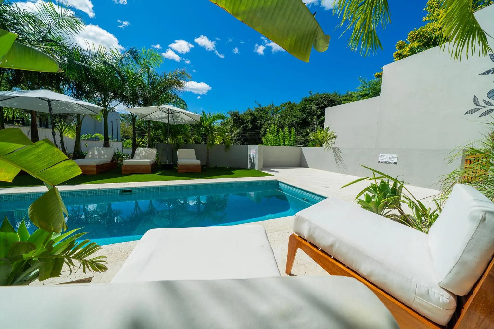 Swimming pool in L'Avventura