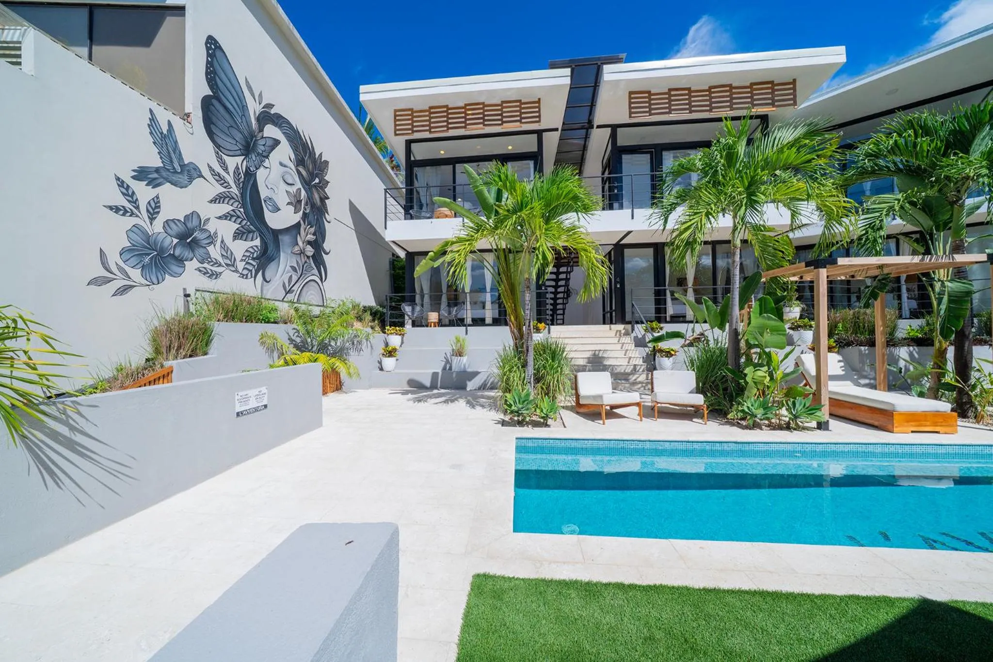 Property building in L'Avventura