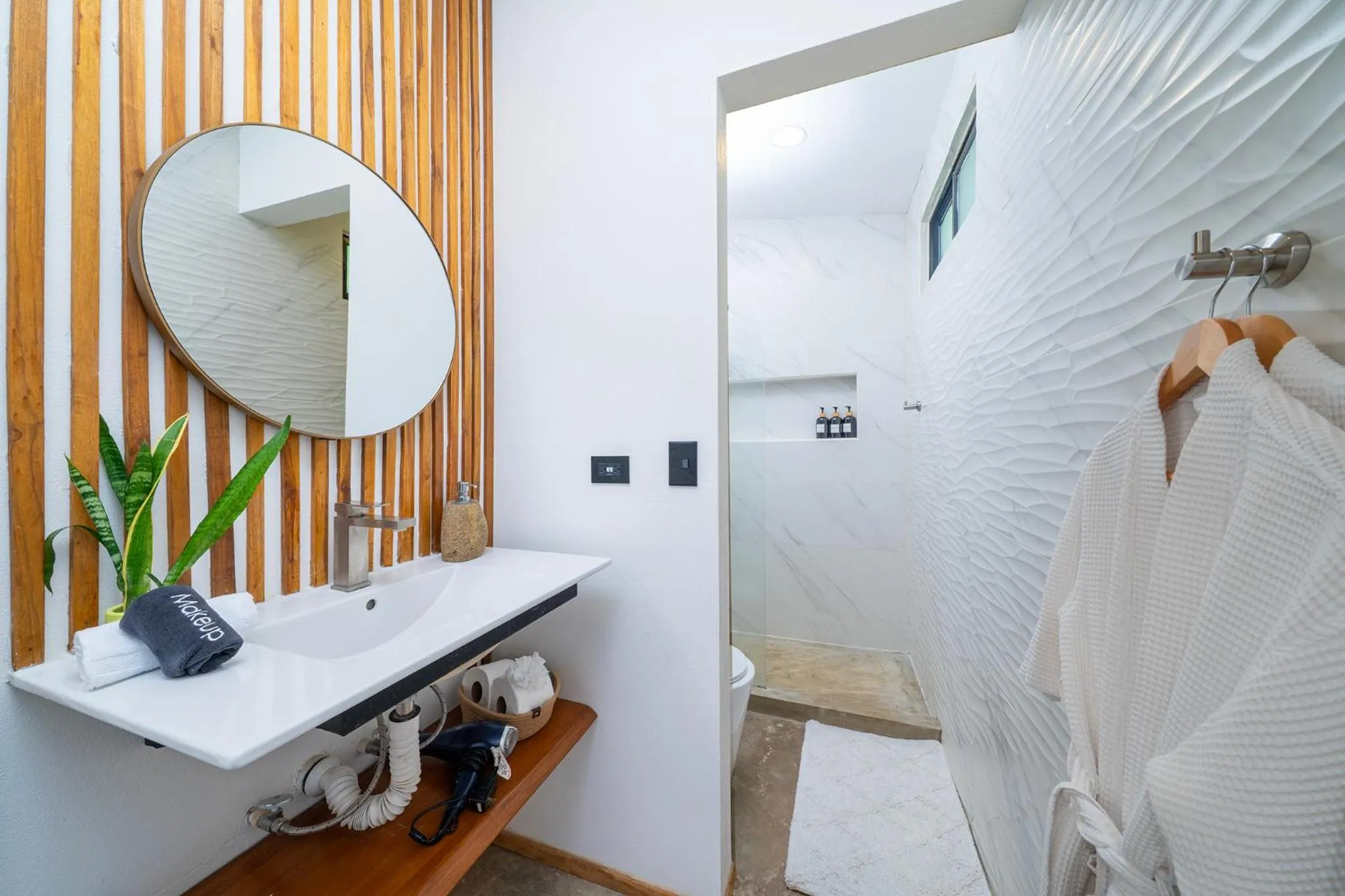 Shower in L'Avventura