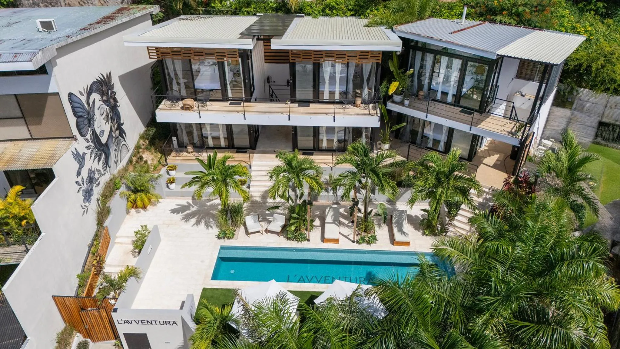 Property building in L'Avventura