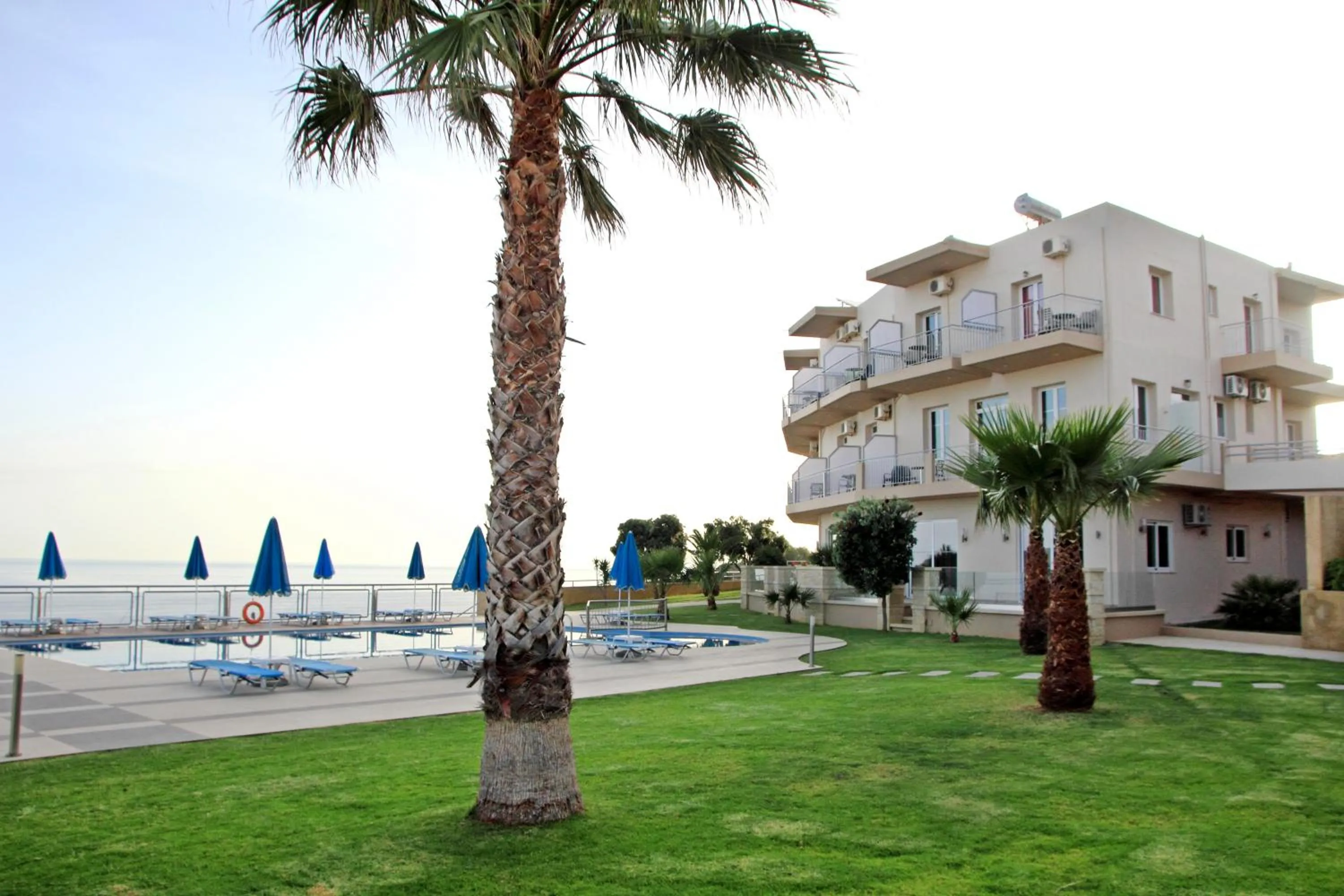 Facade/entrance in Renieris Hotel