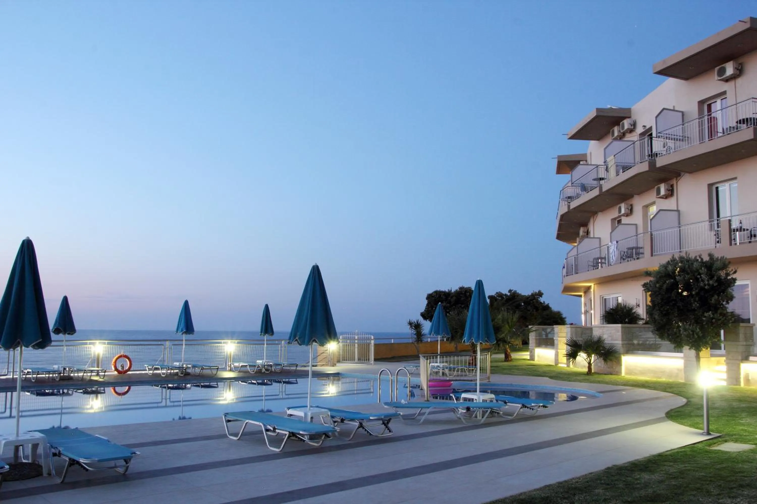 Facade/entrance in Renieris Hotel