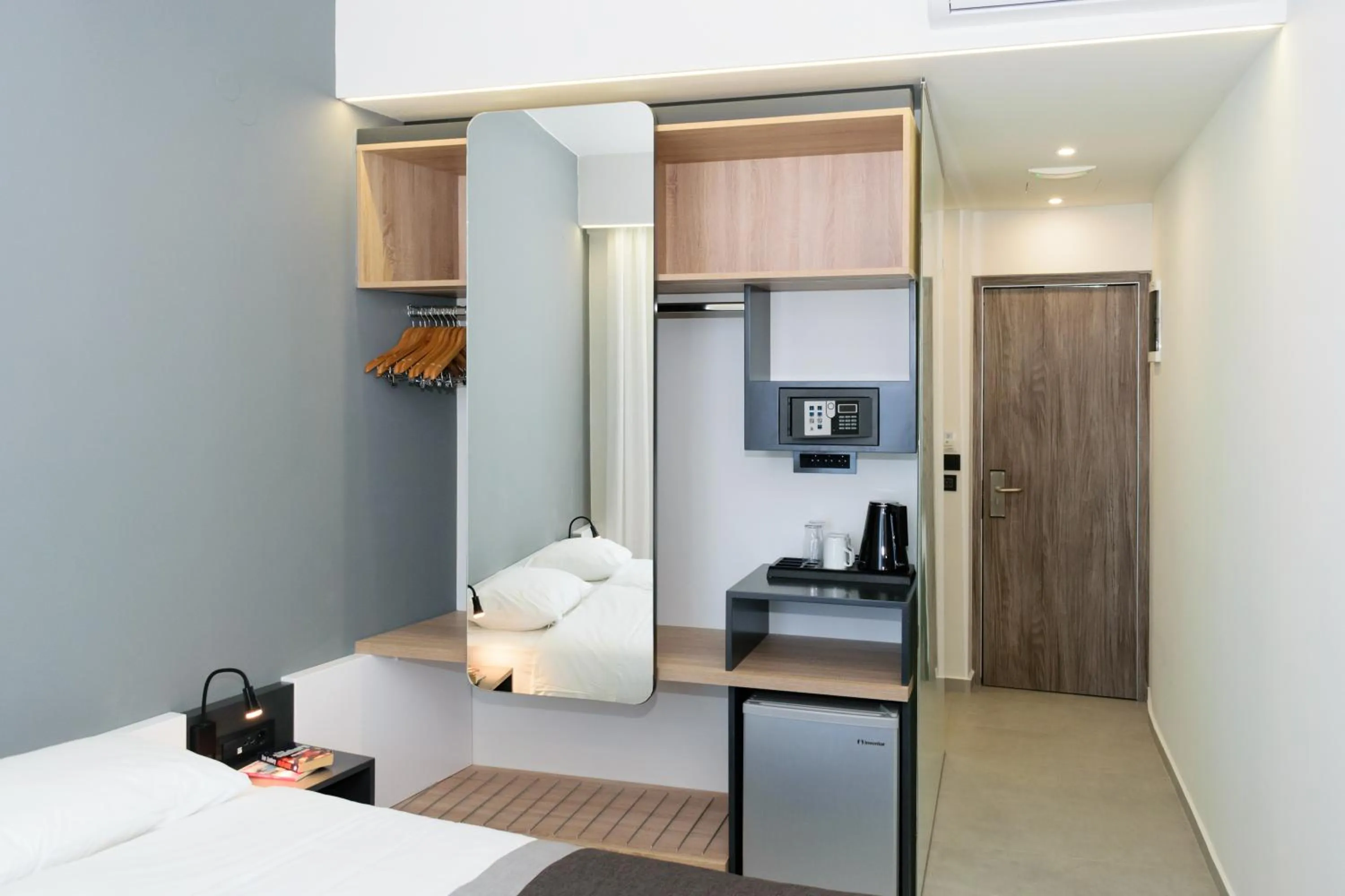 Photo of the whole room, Bed in Renieris Hotel