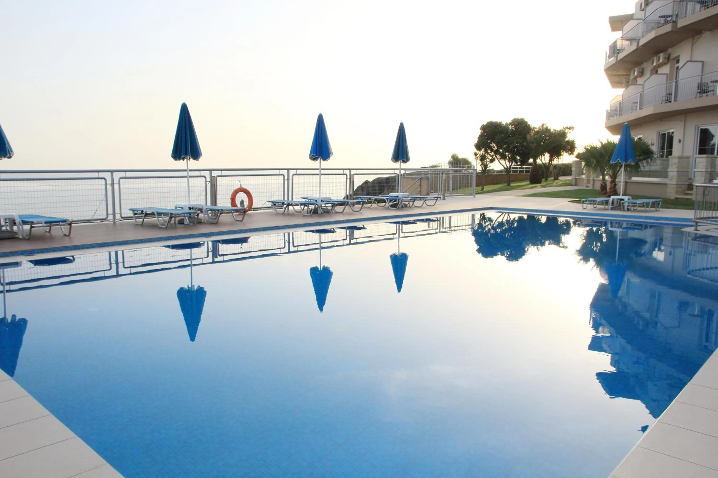 Swimming pool in Renieris Hotel