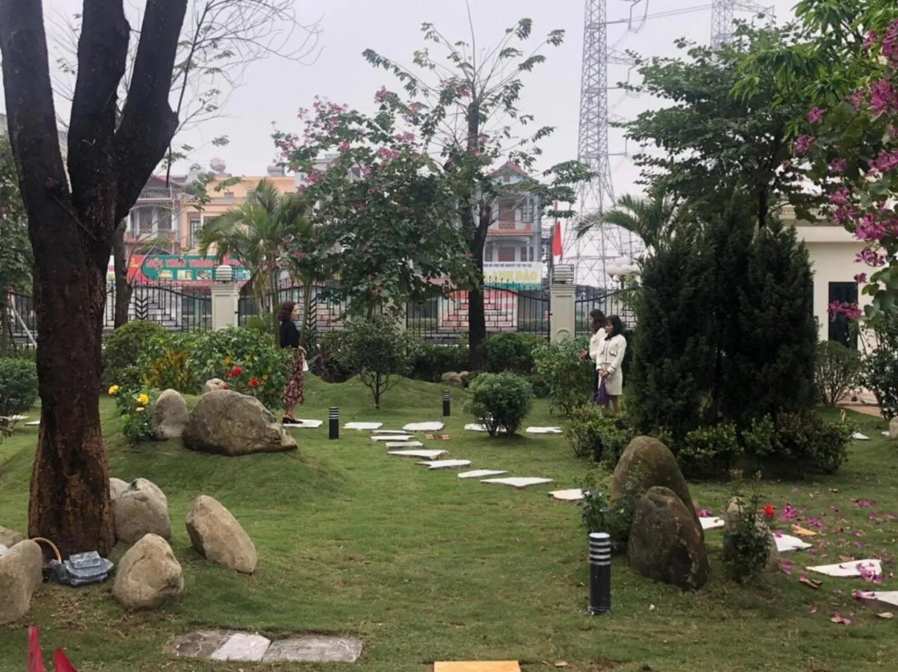 Garden in Quynh Trang Hung Yen Hotel