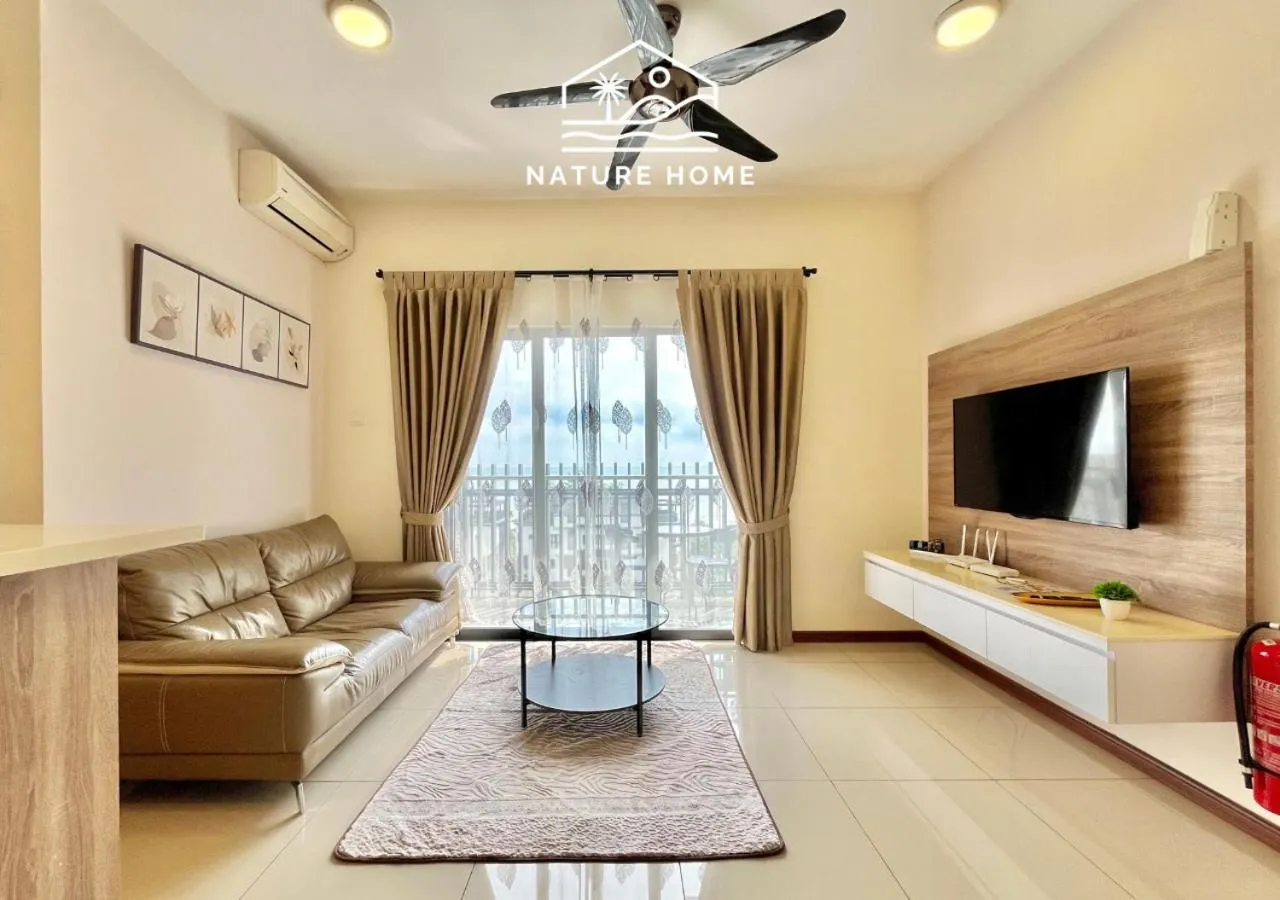 TV and multimedia in Nature Home - Swiss Garden Resort Residences - Weekend Free Breakfast