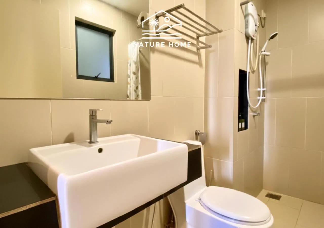 Shower in Nature Home - Swiss Garden Resort Residences - Weekend Free Breakfast