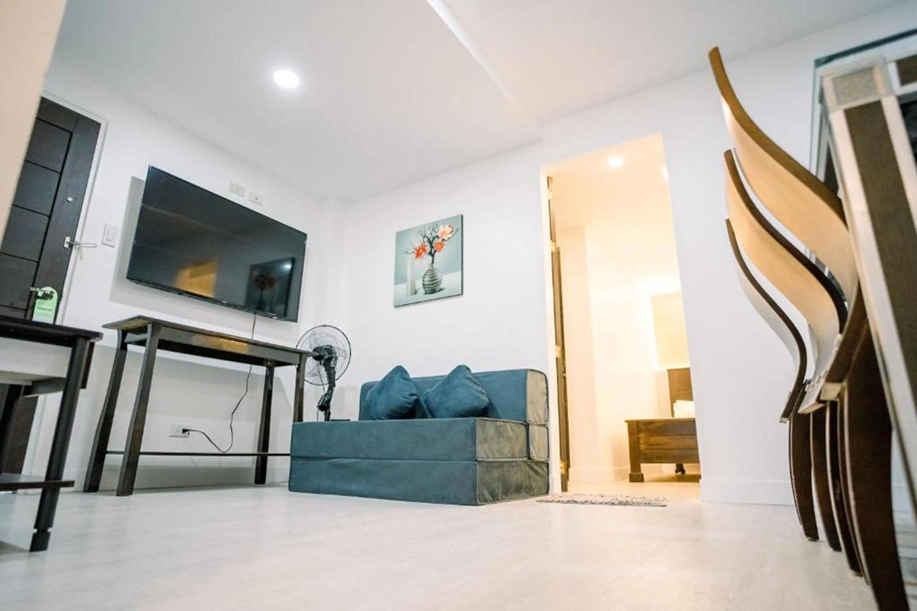 Seating area in Spotlight Hotel near Hundred Islands Wharf