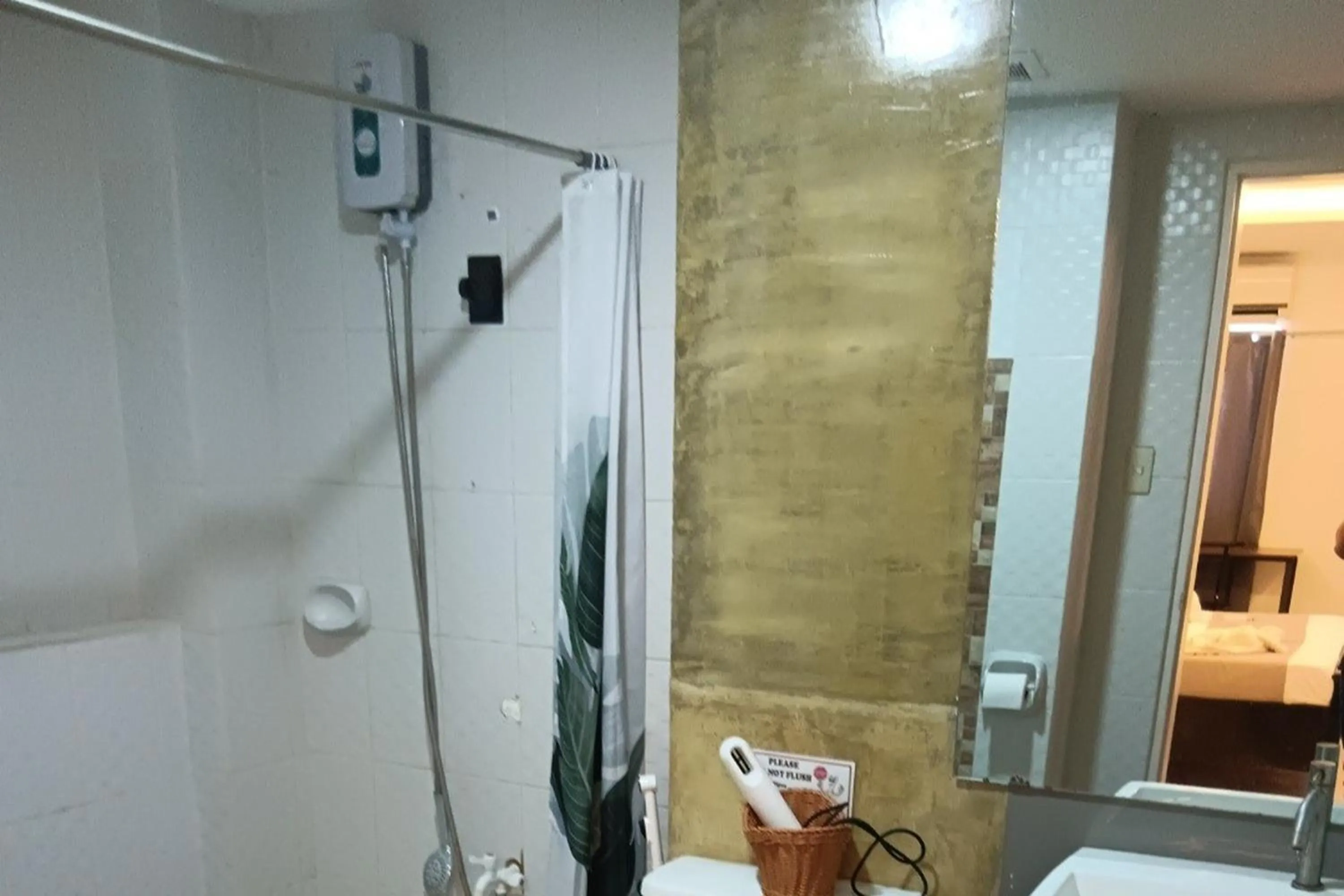 Bathroom in Spotlight Hotel near Hundred Islands Wharf