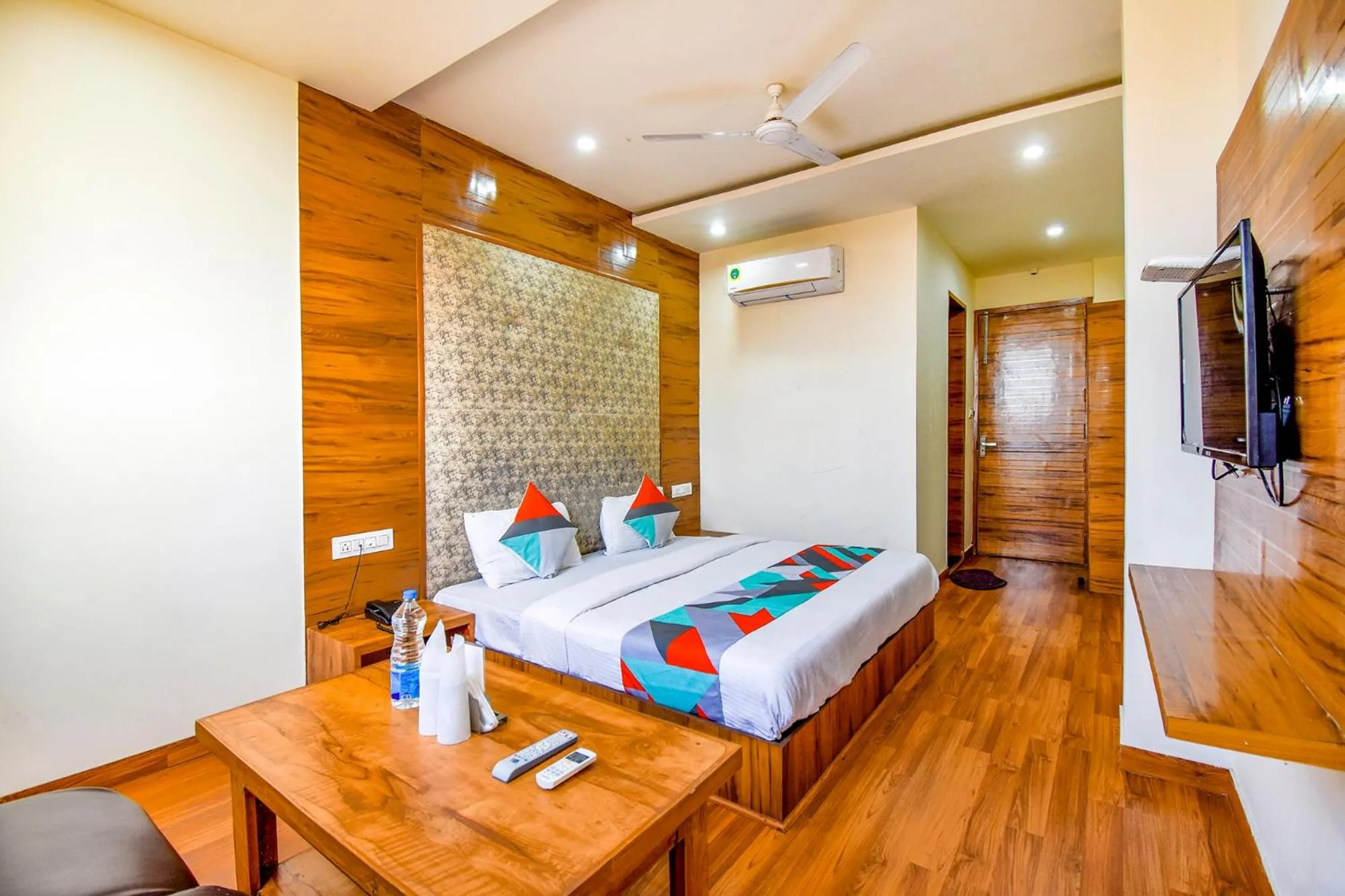 Bed in FabExpress Black Diamond