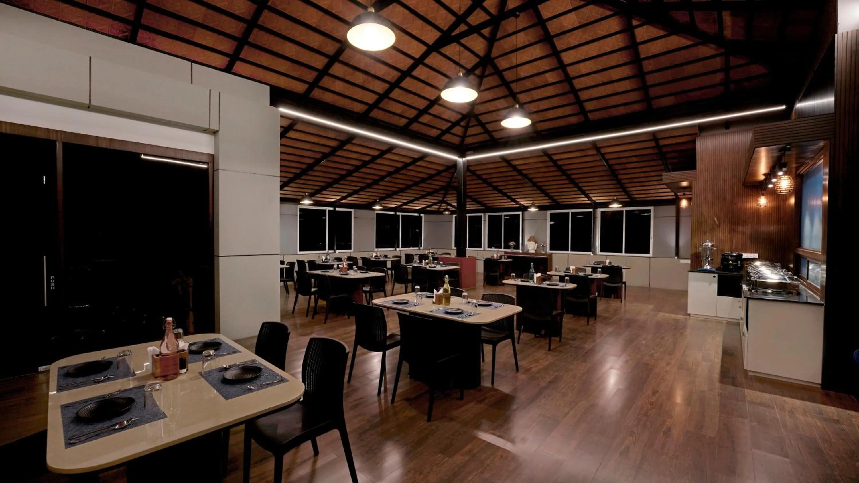 Restaurant/places to eat in Hotel Gwen By Rivido, Near IIM Bangalore Bannerghatta Road